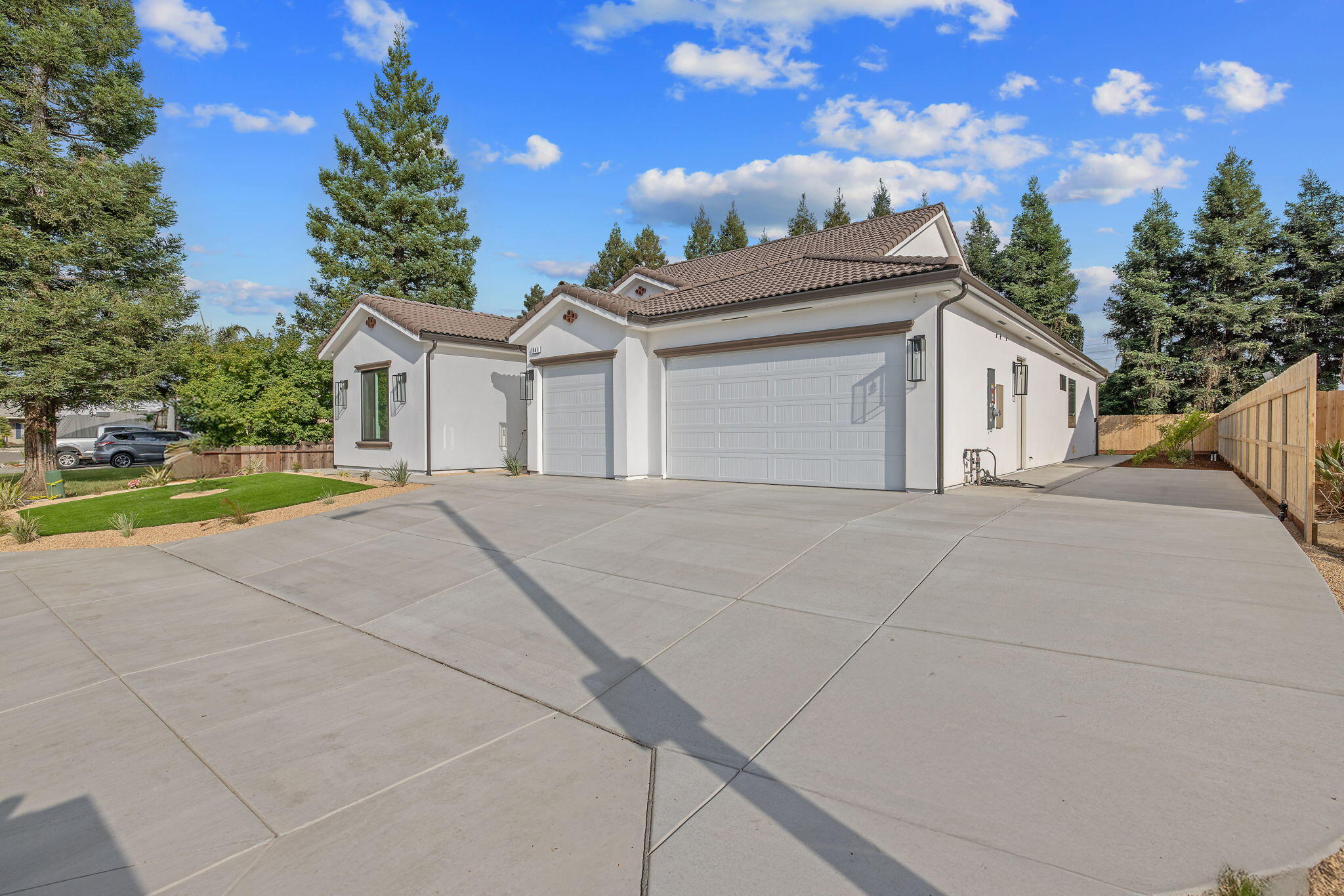 1047 E Arlen Ave, Visalia, CA 93292