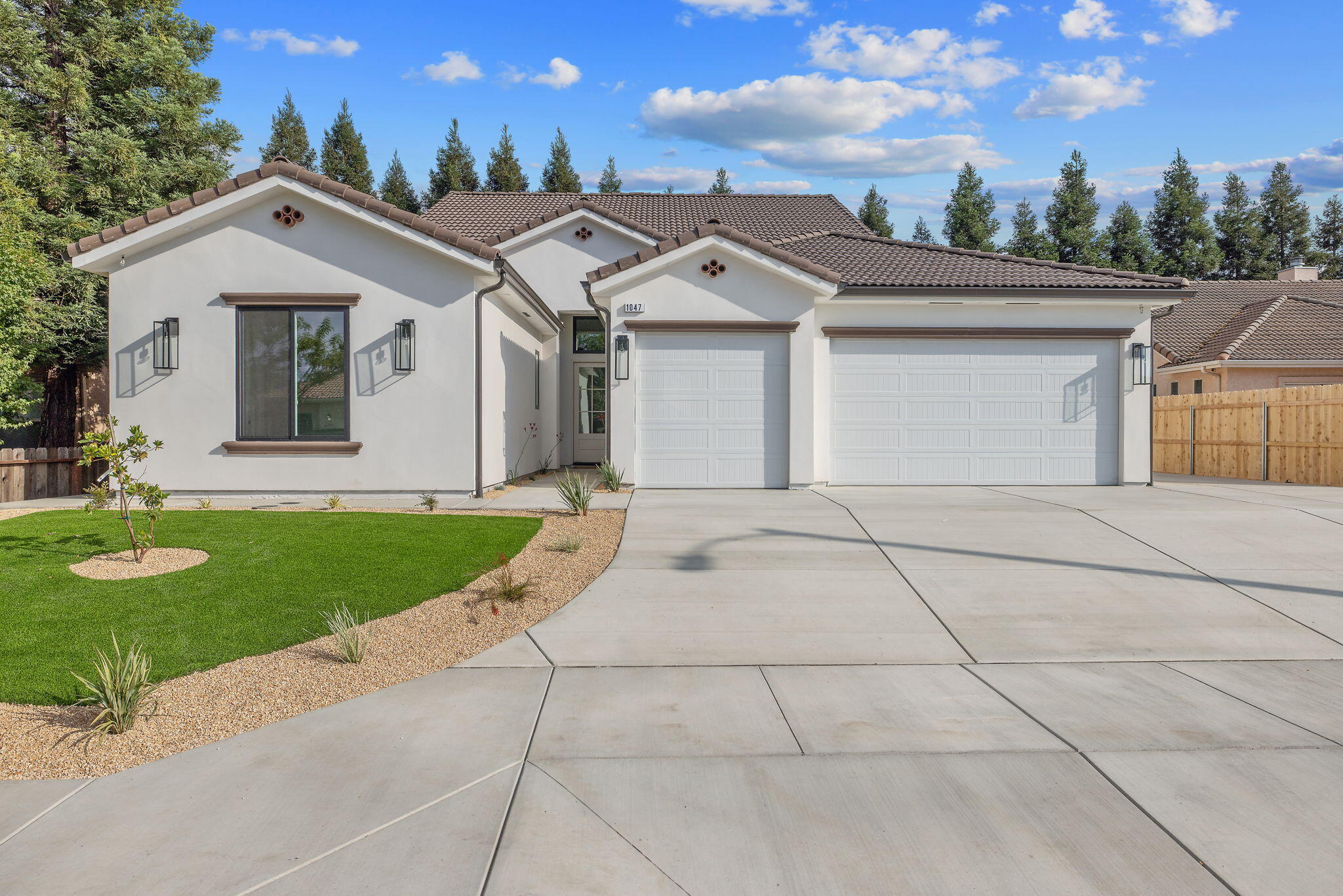 1047 E Arlen Ave, Visalia, CA 93292