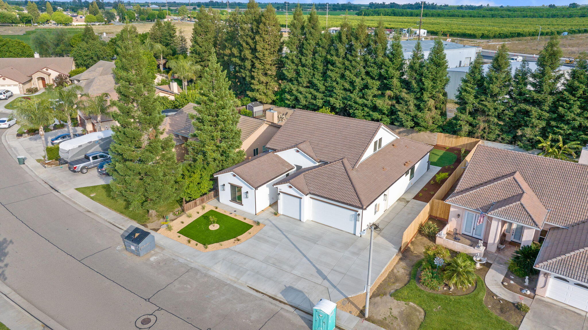 1047 E Arlen Ave, Visalia, CA 93292