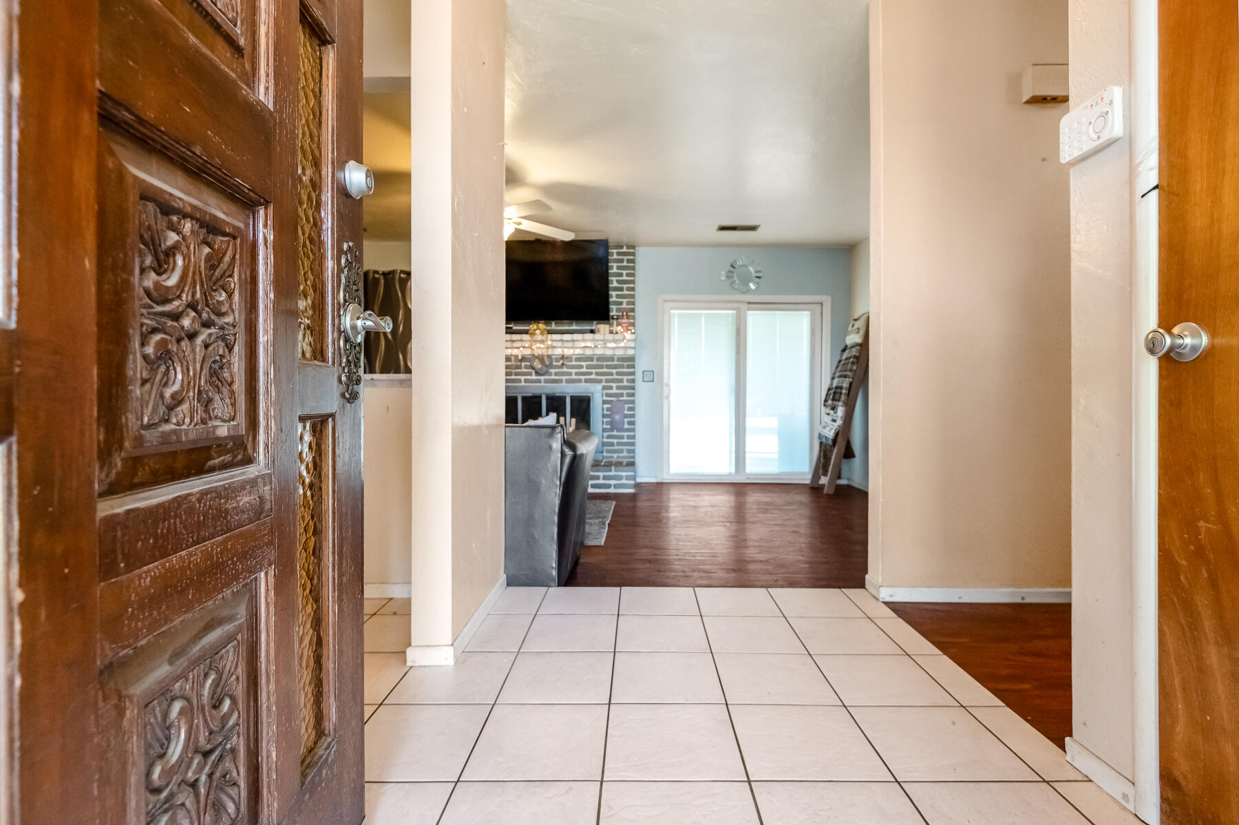 916 E Royal Ann Ave, Tulare, CA 93274