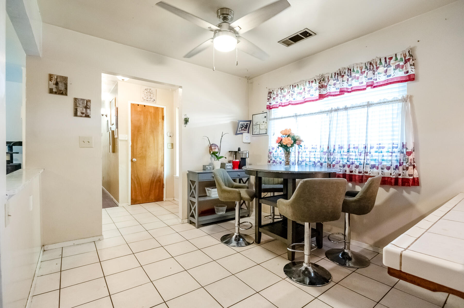 916 E Royal Ann Ave, Tulare, CA 93274