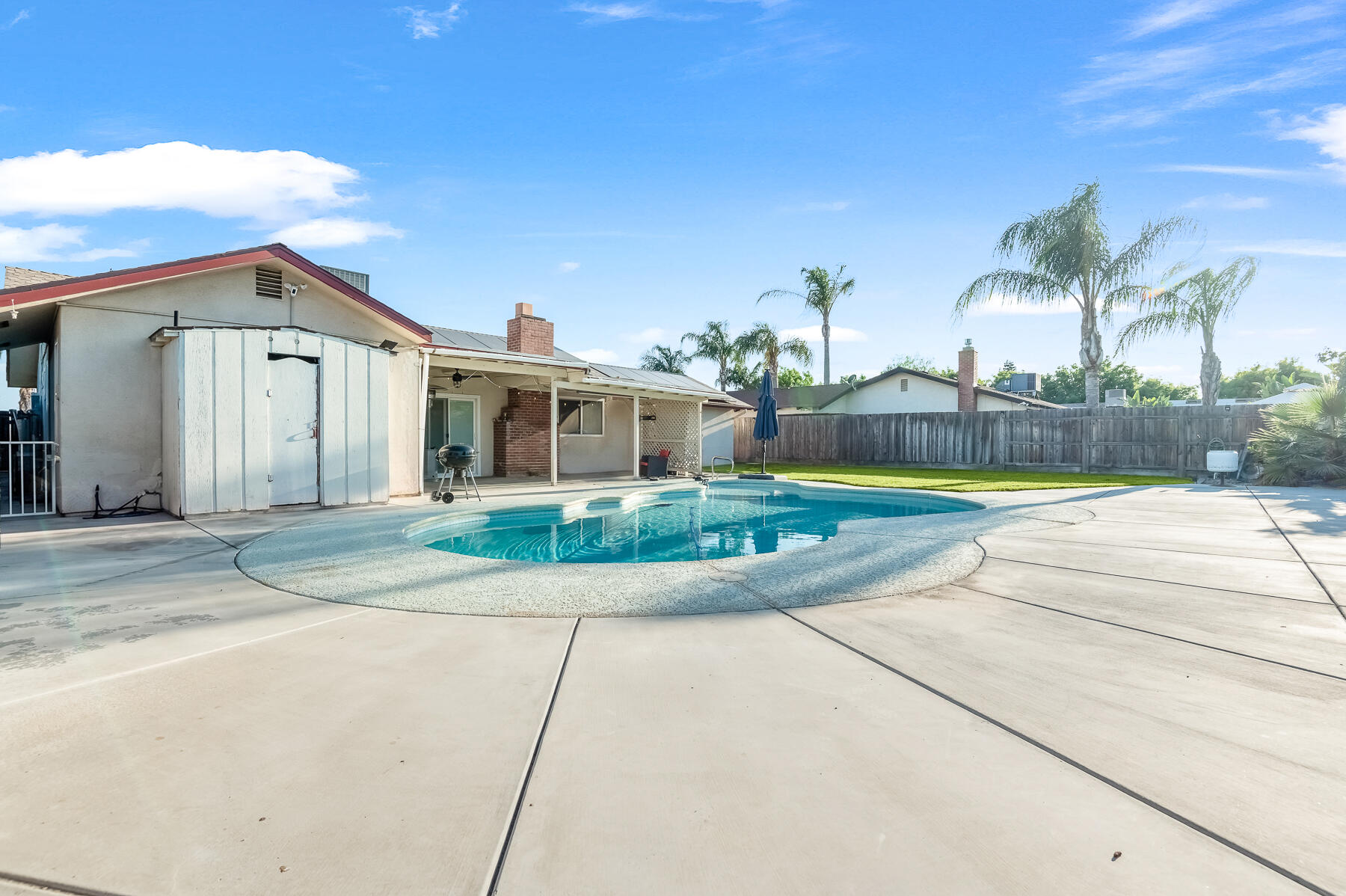 916 E Royal Ann Ave, Tulare, CA 93274