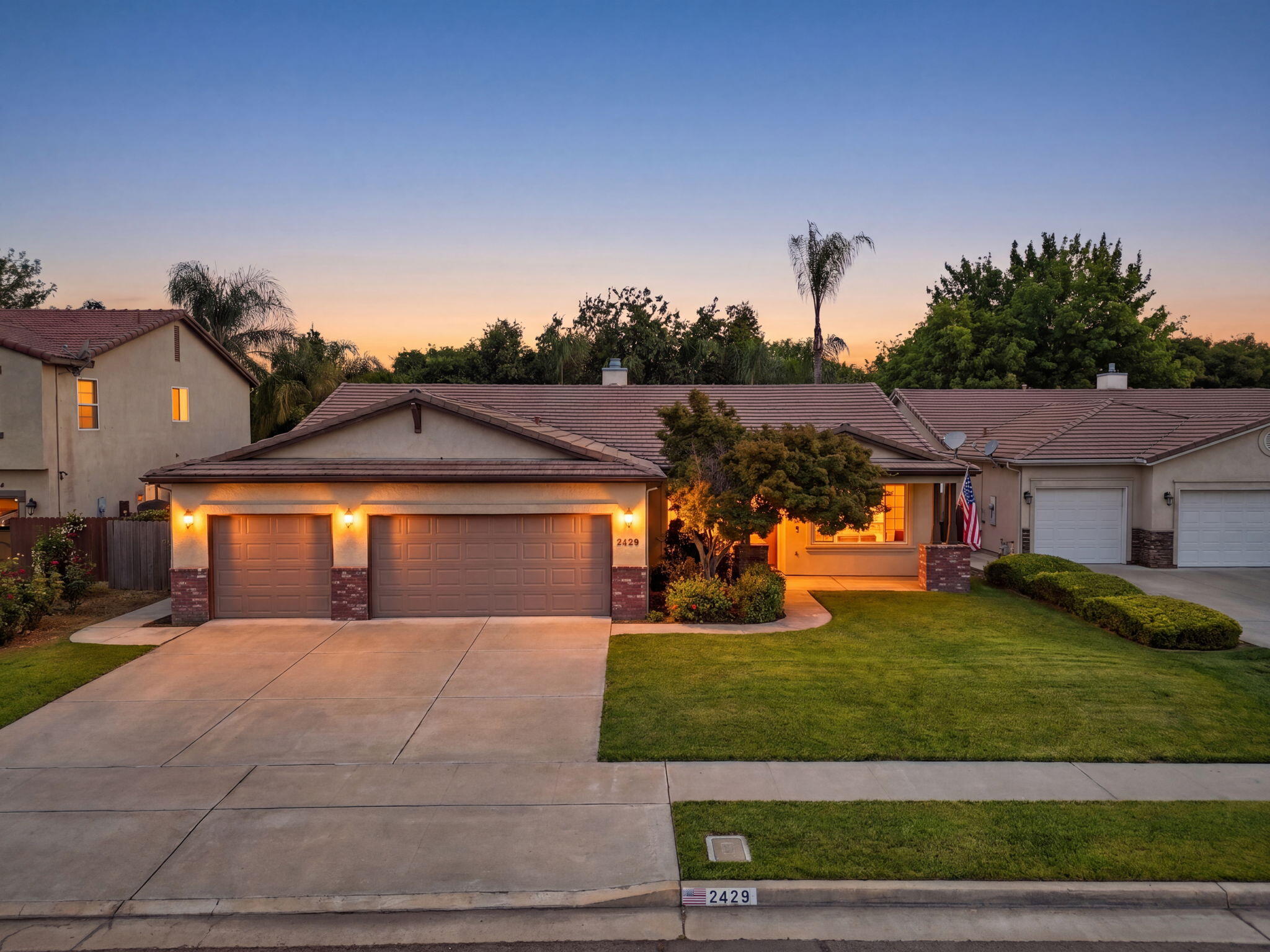 2429 N Oak Grove St, Visalia, CA 93291