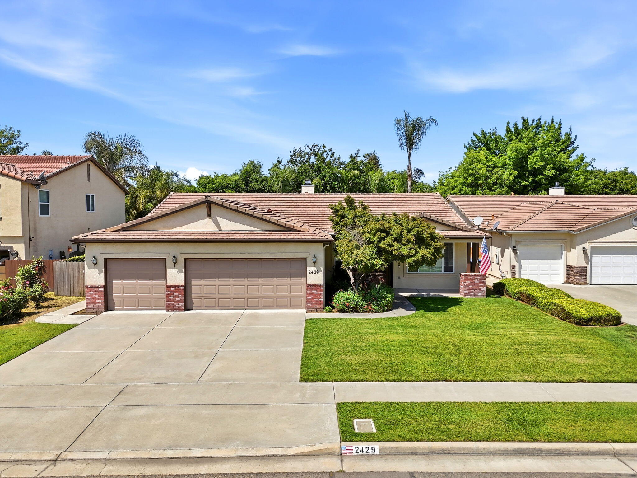 2429 N Oak Grove St, Visalia, CA 93291