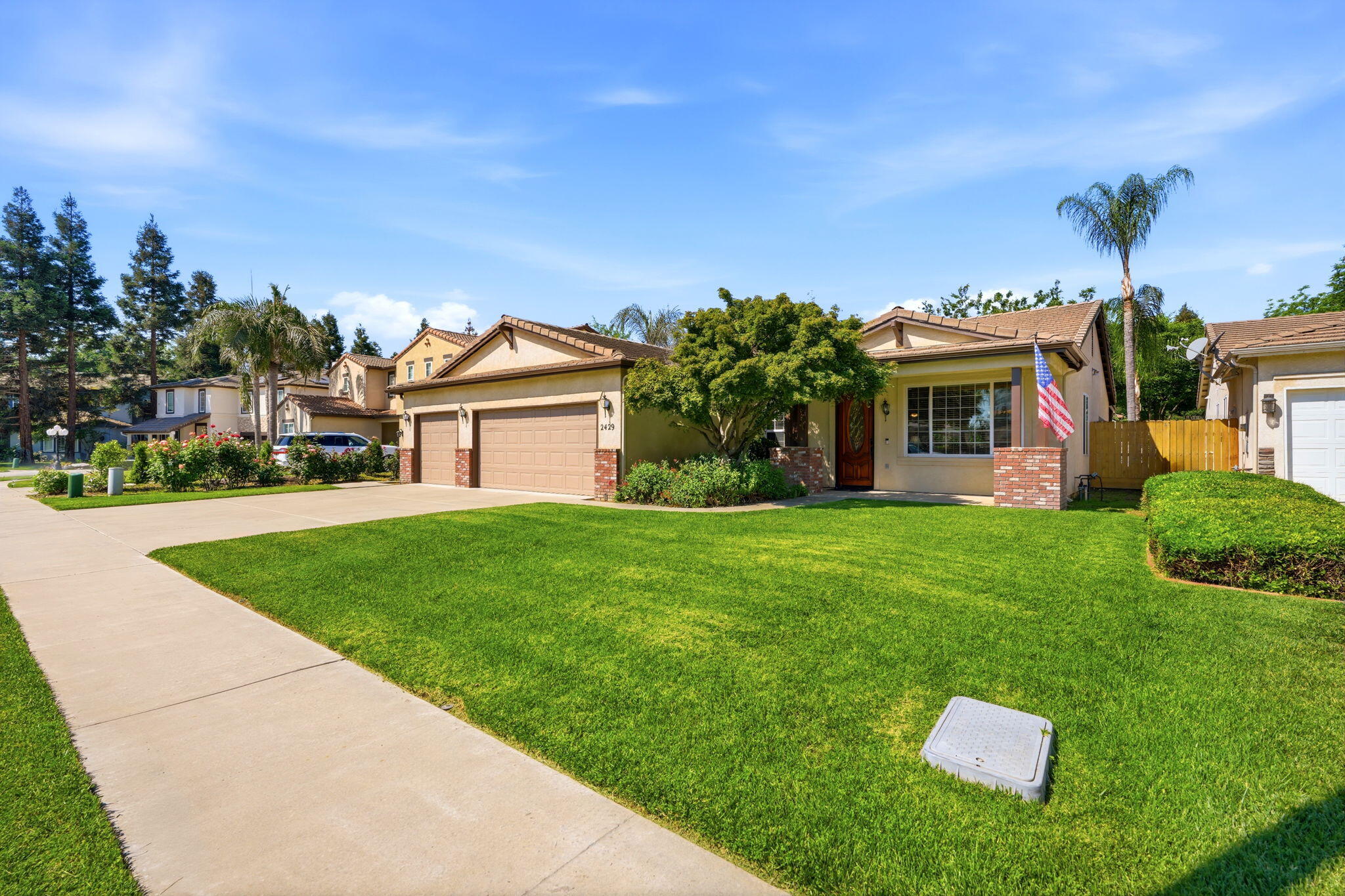 2429 N Oak Grove St, Visalia, CA 93291