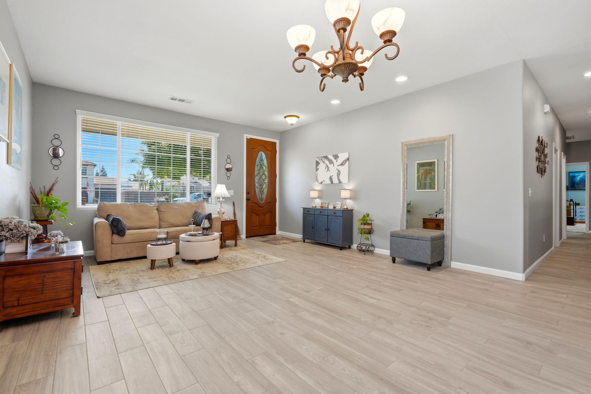 2429 N Oak Grove St, Visalia, CA 93291