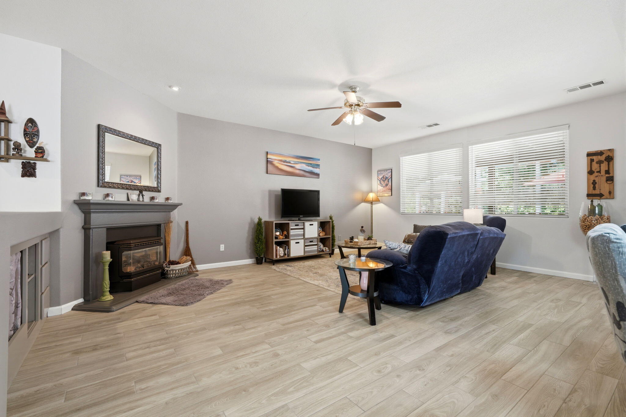 2429 N Oak Grove St, Visalia, CA 93291