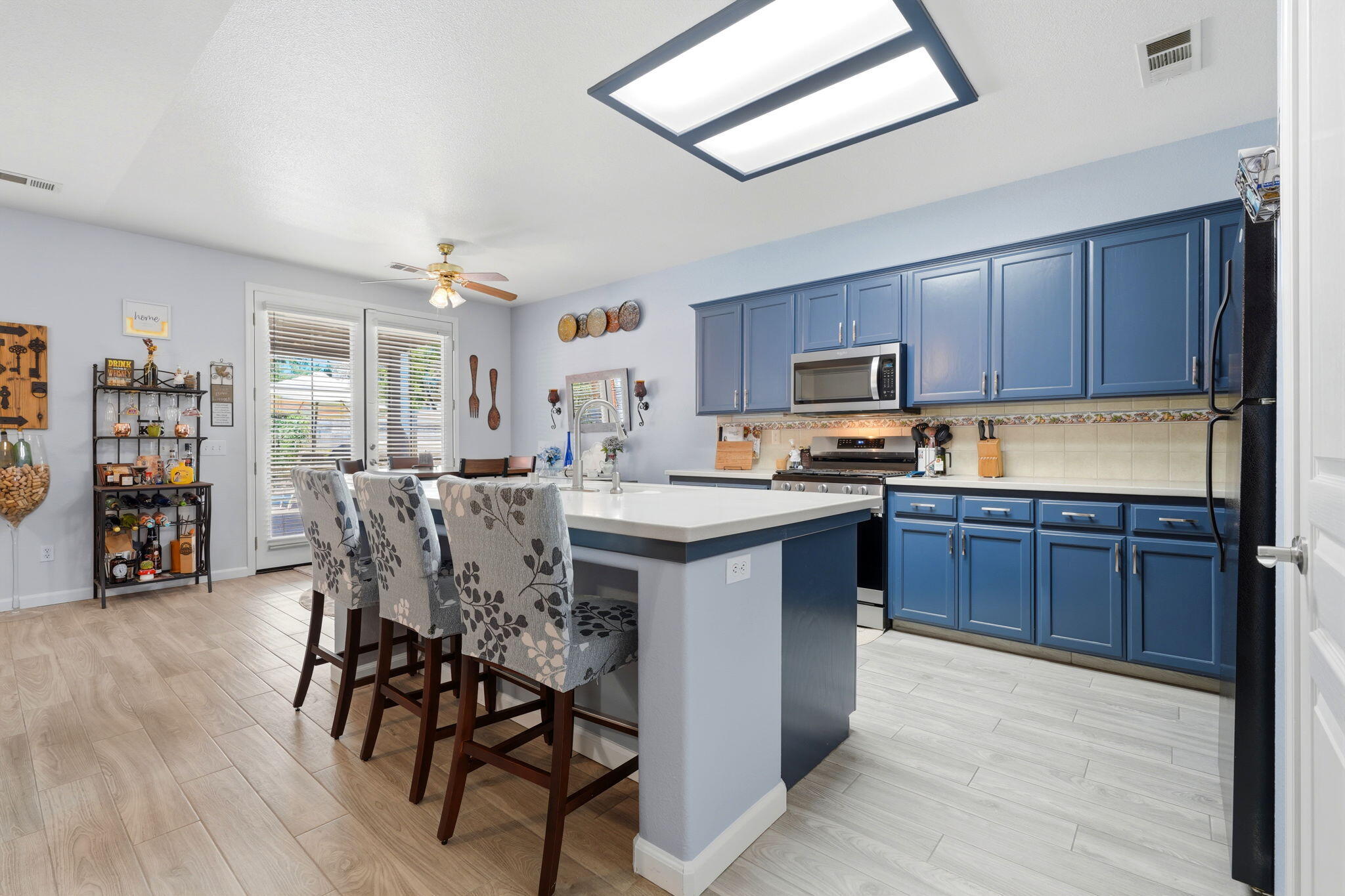 2429 N Oak Grove St, Visalia, CA 93291