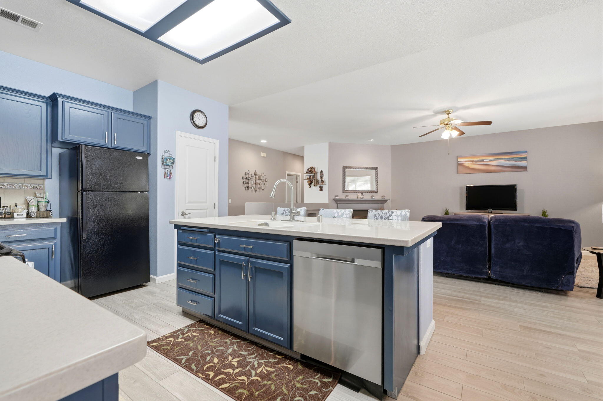2429 N Oak Grove St, Visalia, CA 93291