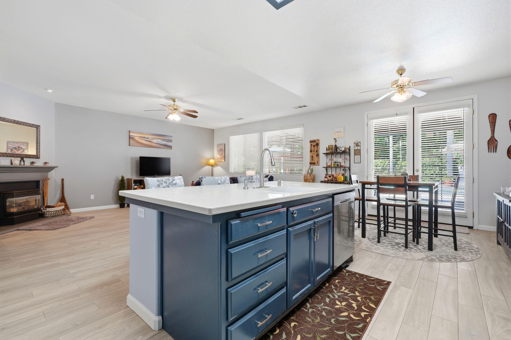 2429 N Oak Grove St, Visalia, CA 93291