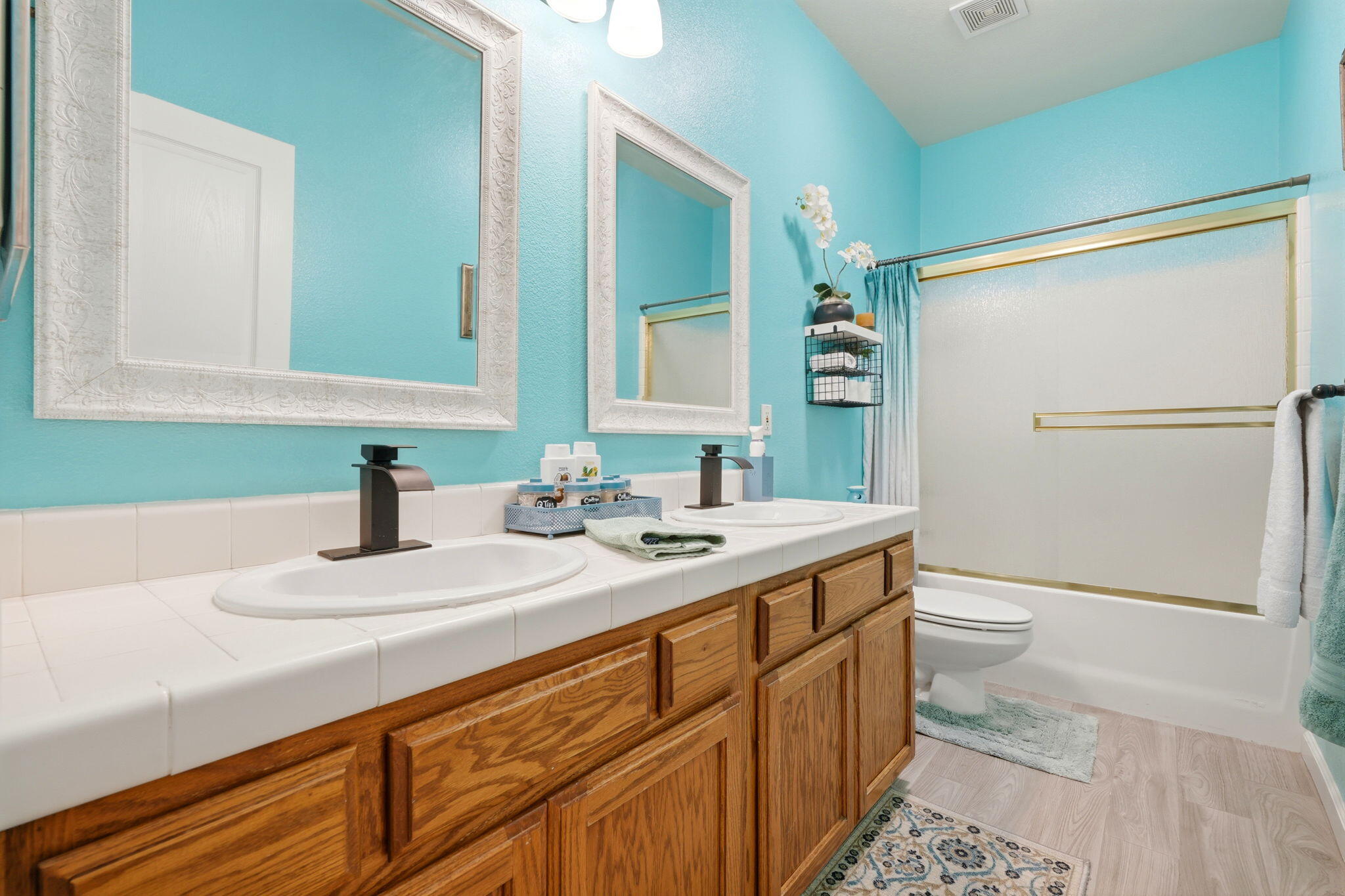 2429 N Oak Grove St, Visalia, CA 93291