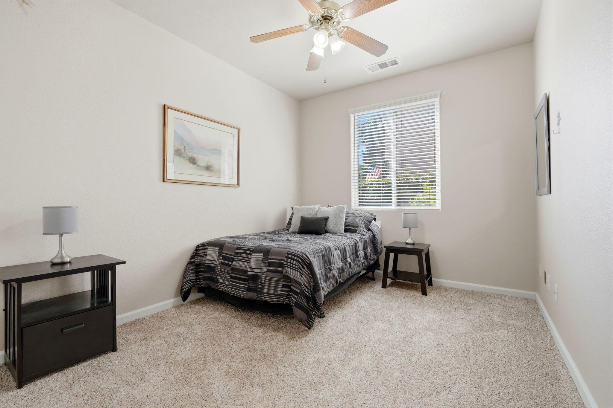 2429 N Oak Grove St, Visalia, CA 93291