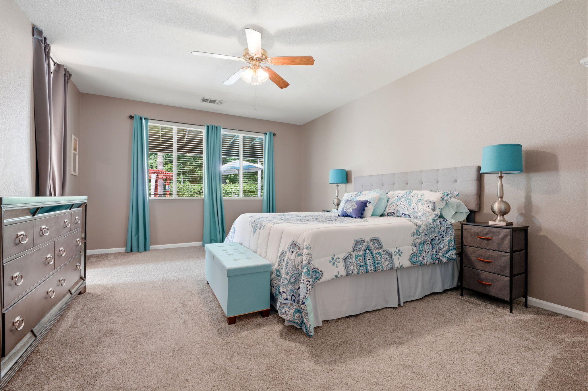 2429 N Oak Grove St, Visalia, CA 93291