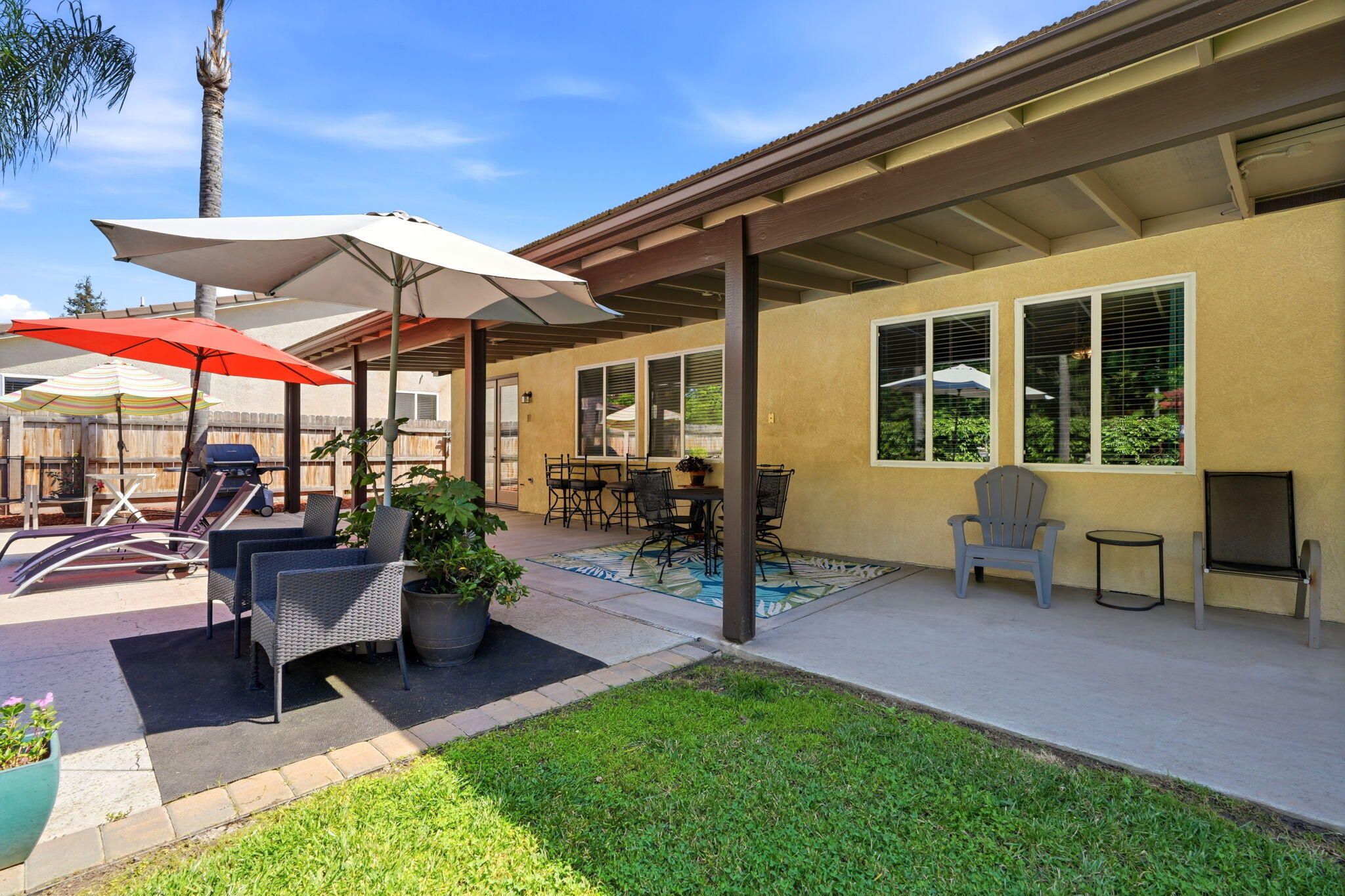 2429 N Oak Grove St, Visalia, CA 93291
