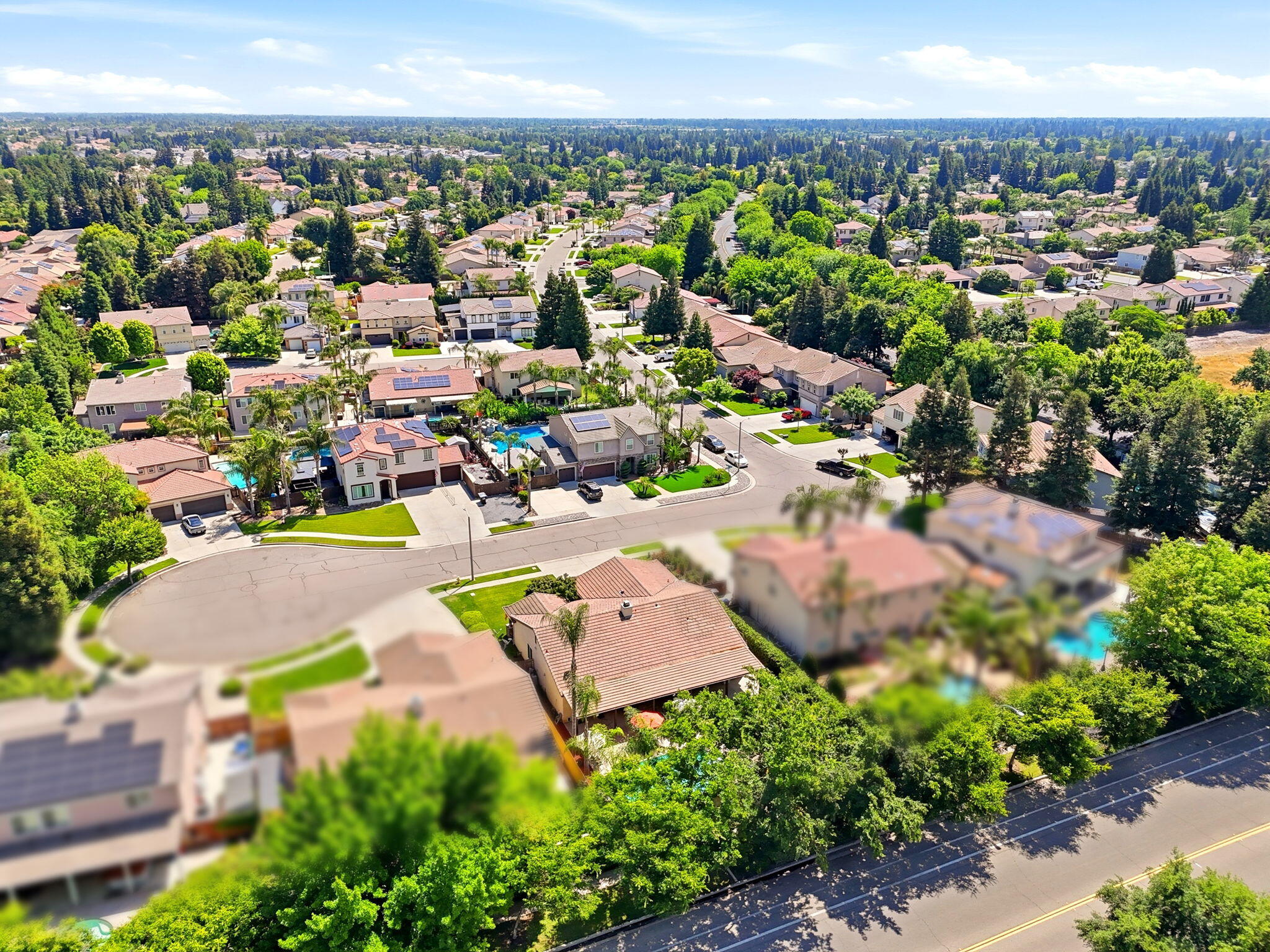 2429 N Oak Grove St, Visalia, CA 93291