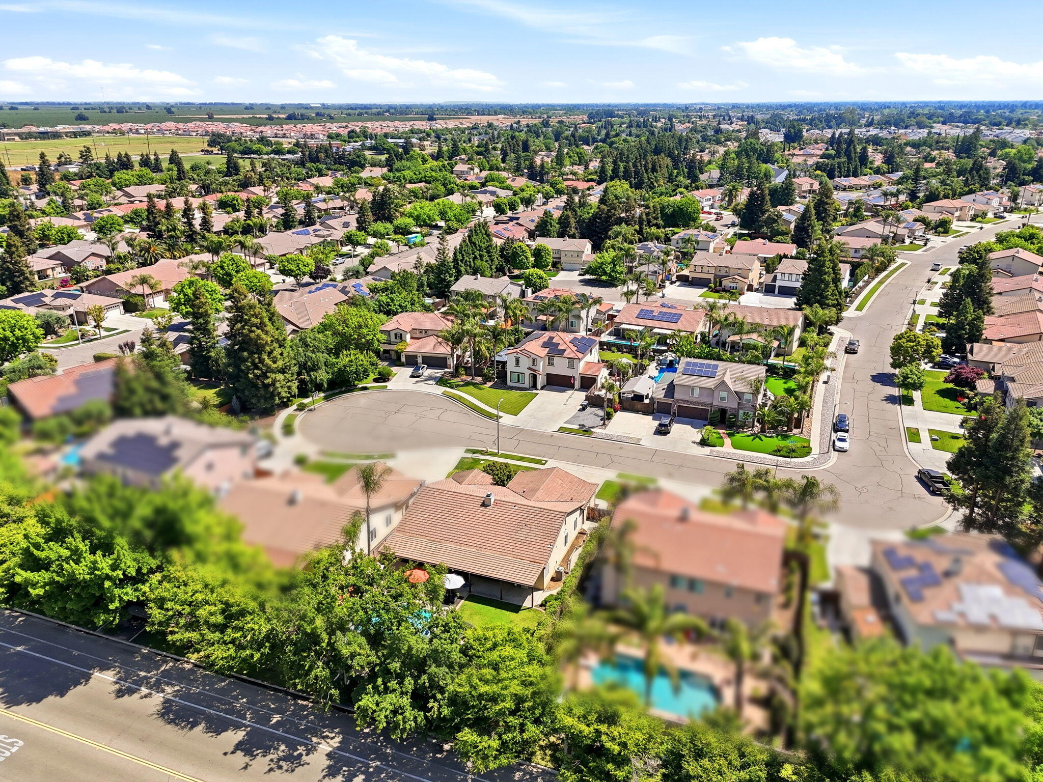 2429 N Oak Grove St, Visalia, CA 93291