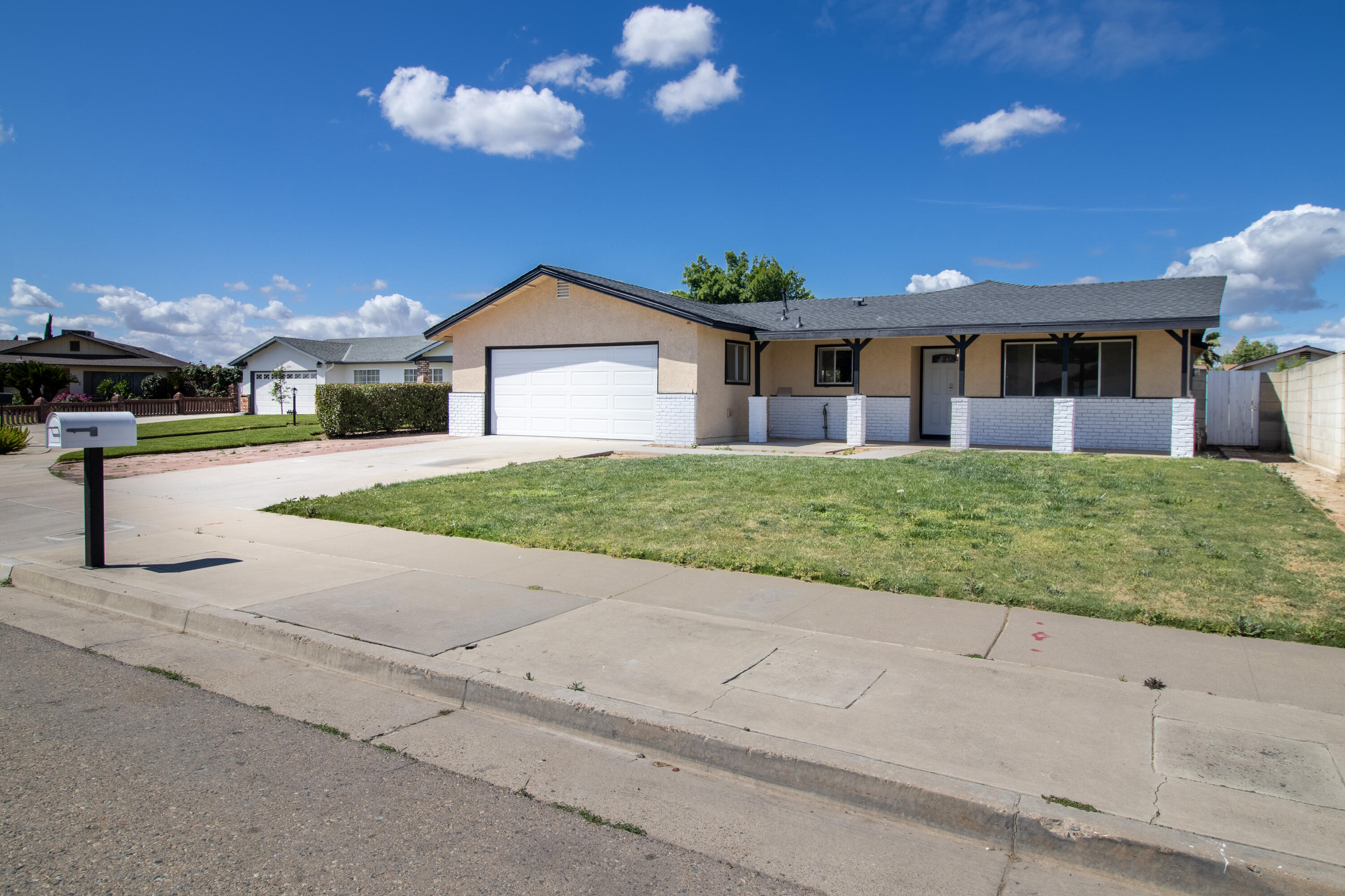 1435 S Salome St, Tulare, CA 93274