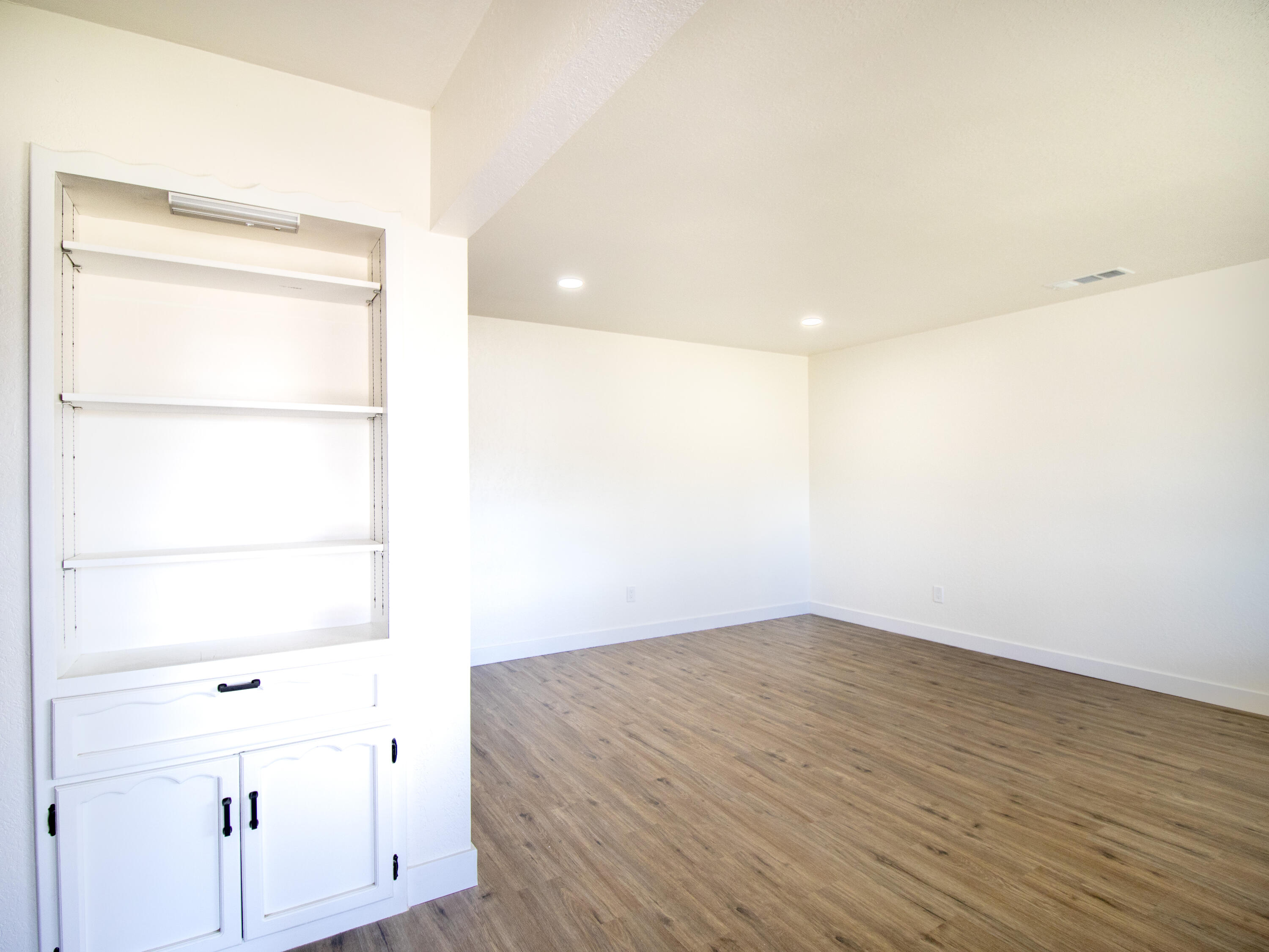 1435 S Salome St, Tulare, CA 93274