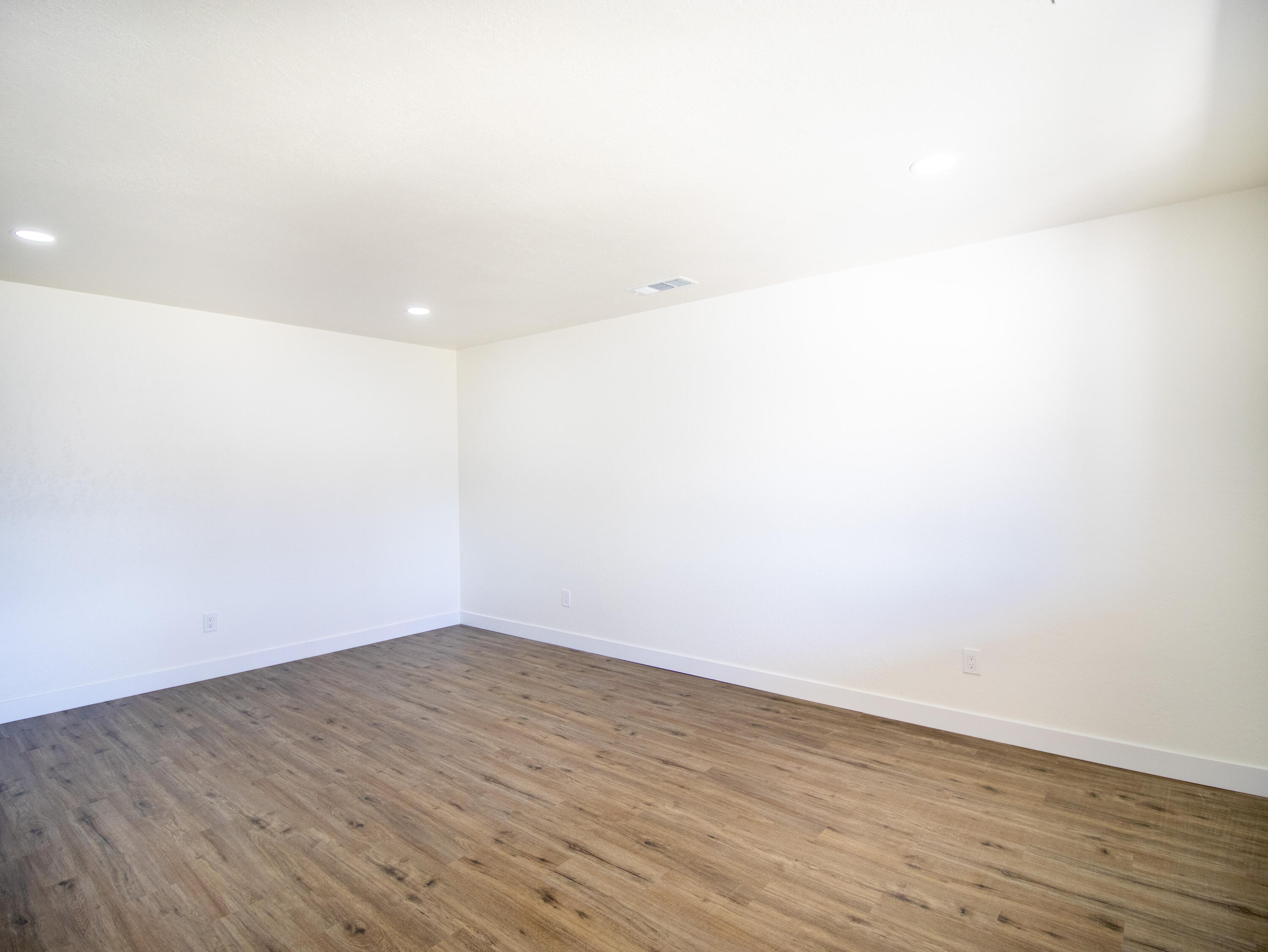 1435 S Salome St, Tulare, CA 93274