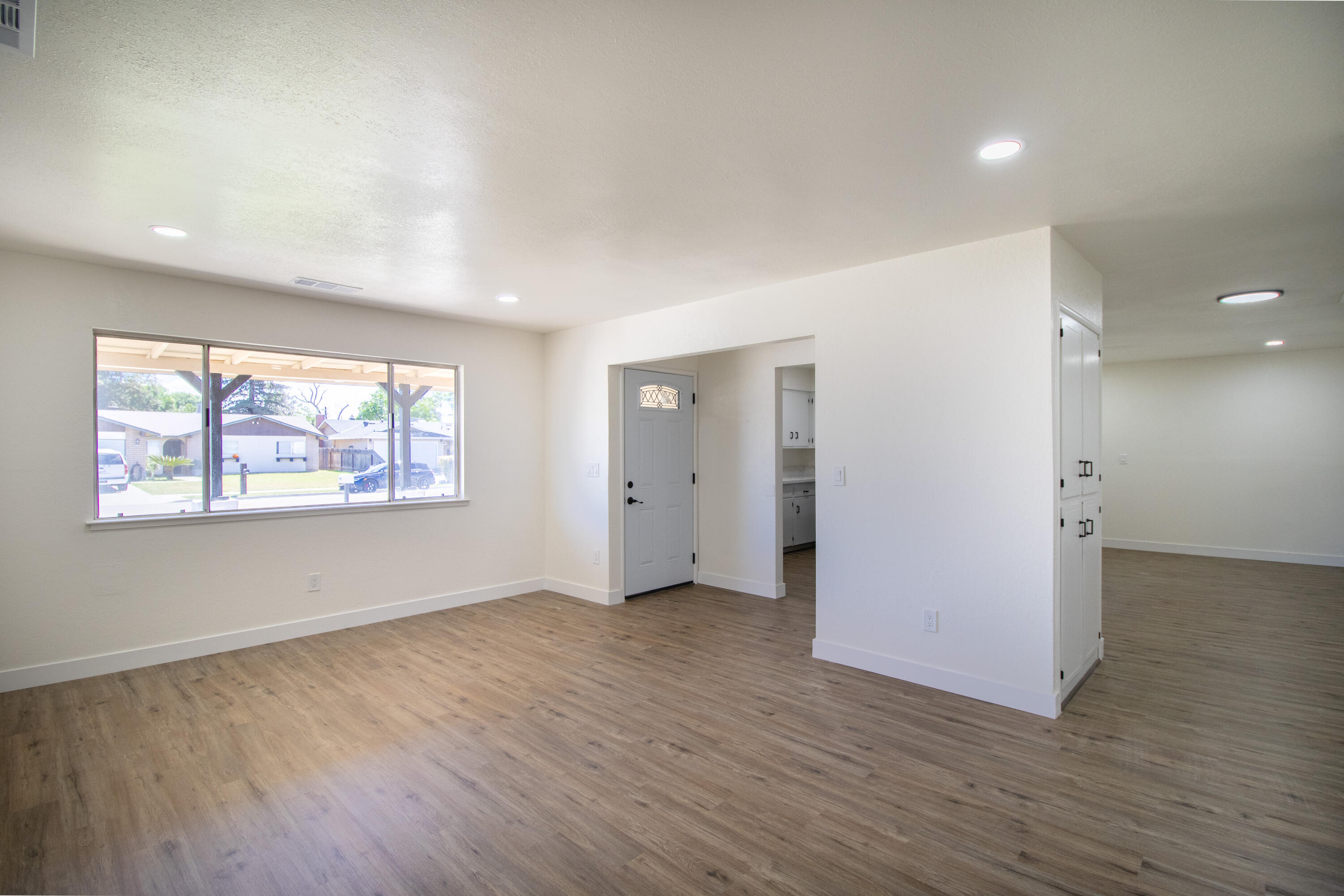 1435 S Salome St, Tulare, CA 93274