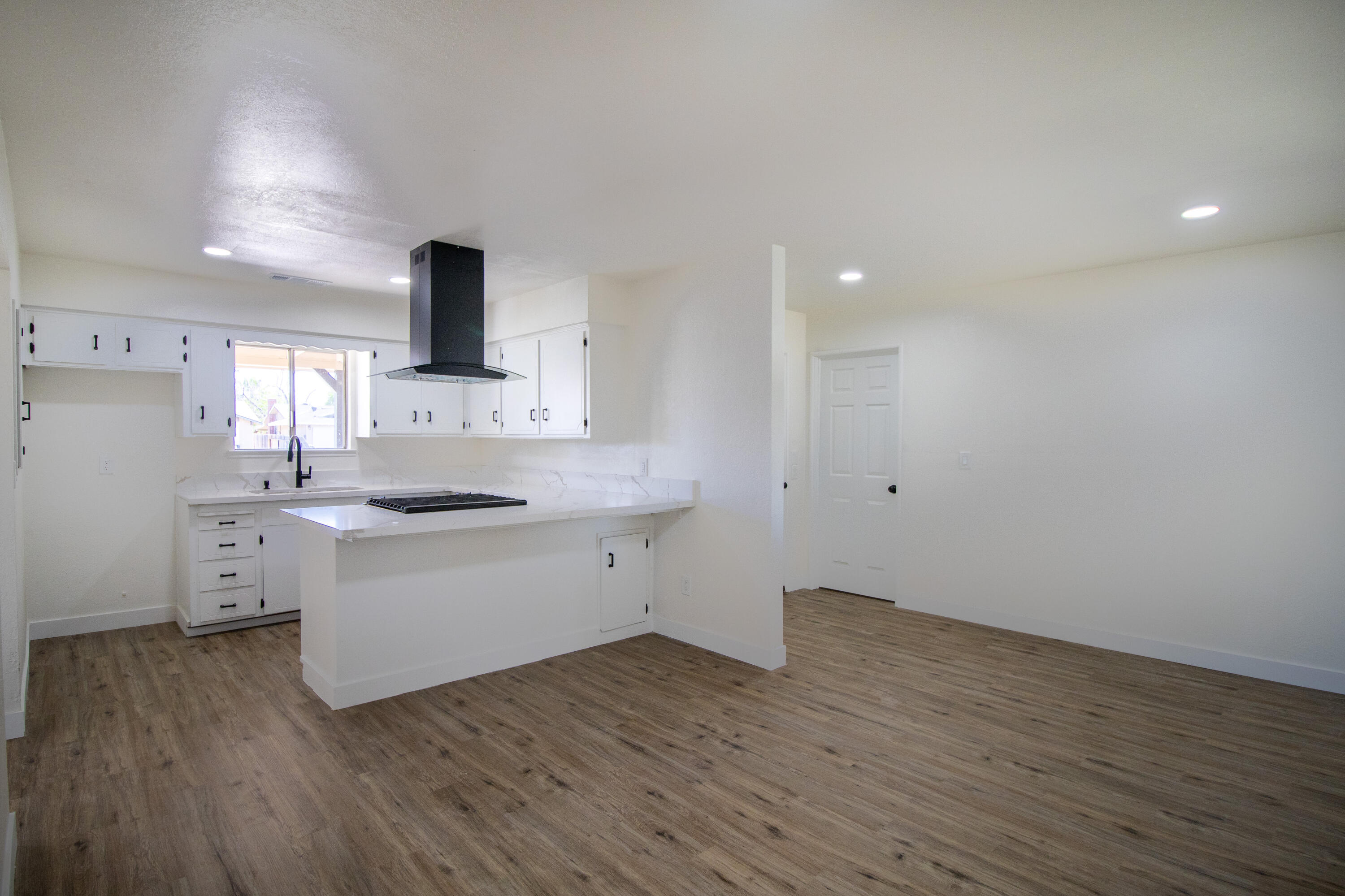 1435 S Salome St, Tulare, CA 93274