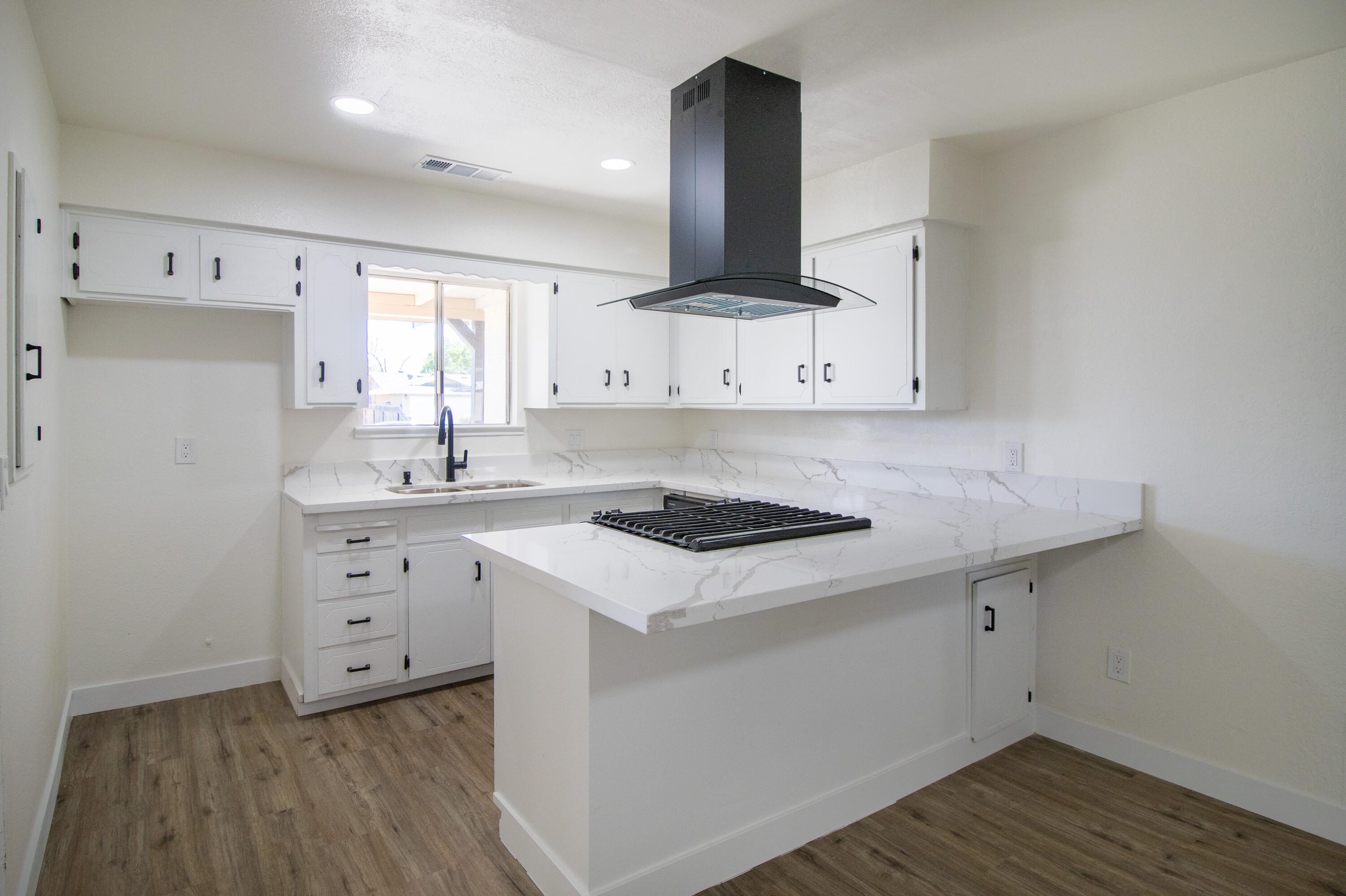 1435 S Salome St, Tulare, CA 93274