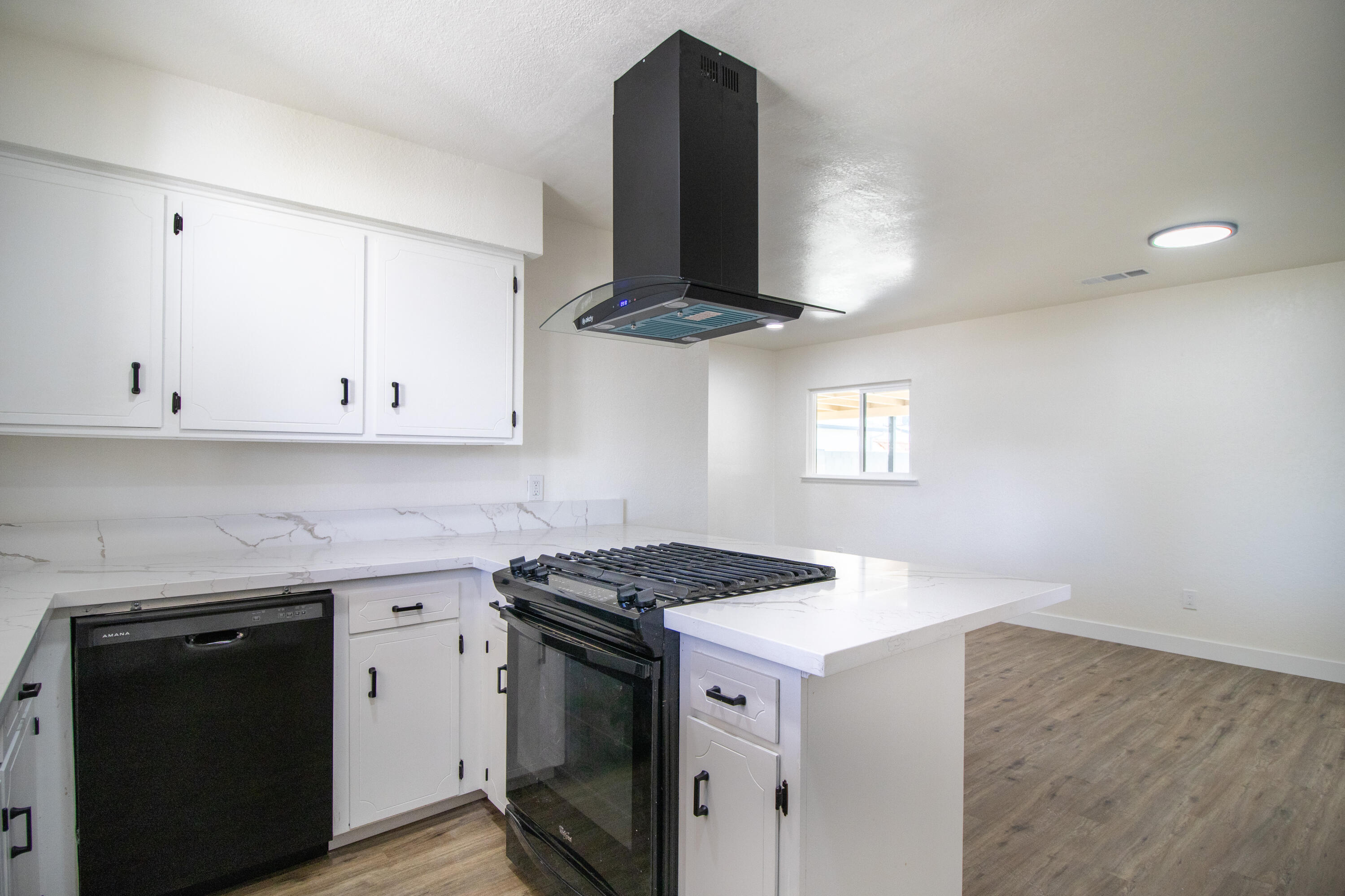 1435 S Salome St, Tulare, CA 93274