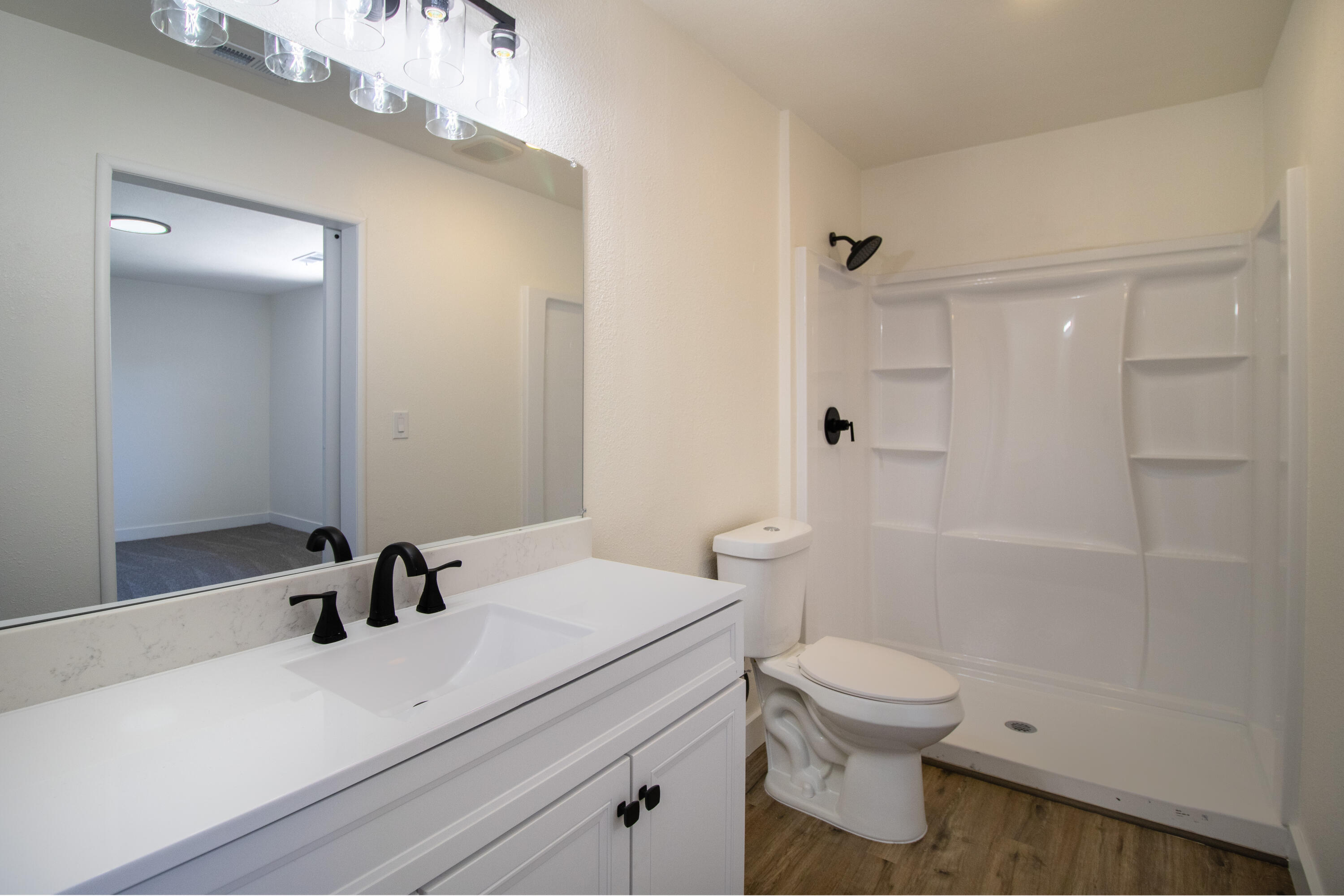 1435 S Salome St, Tulare, CA 93274