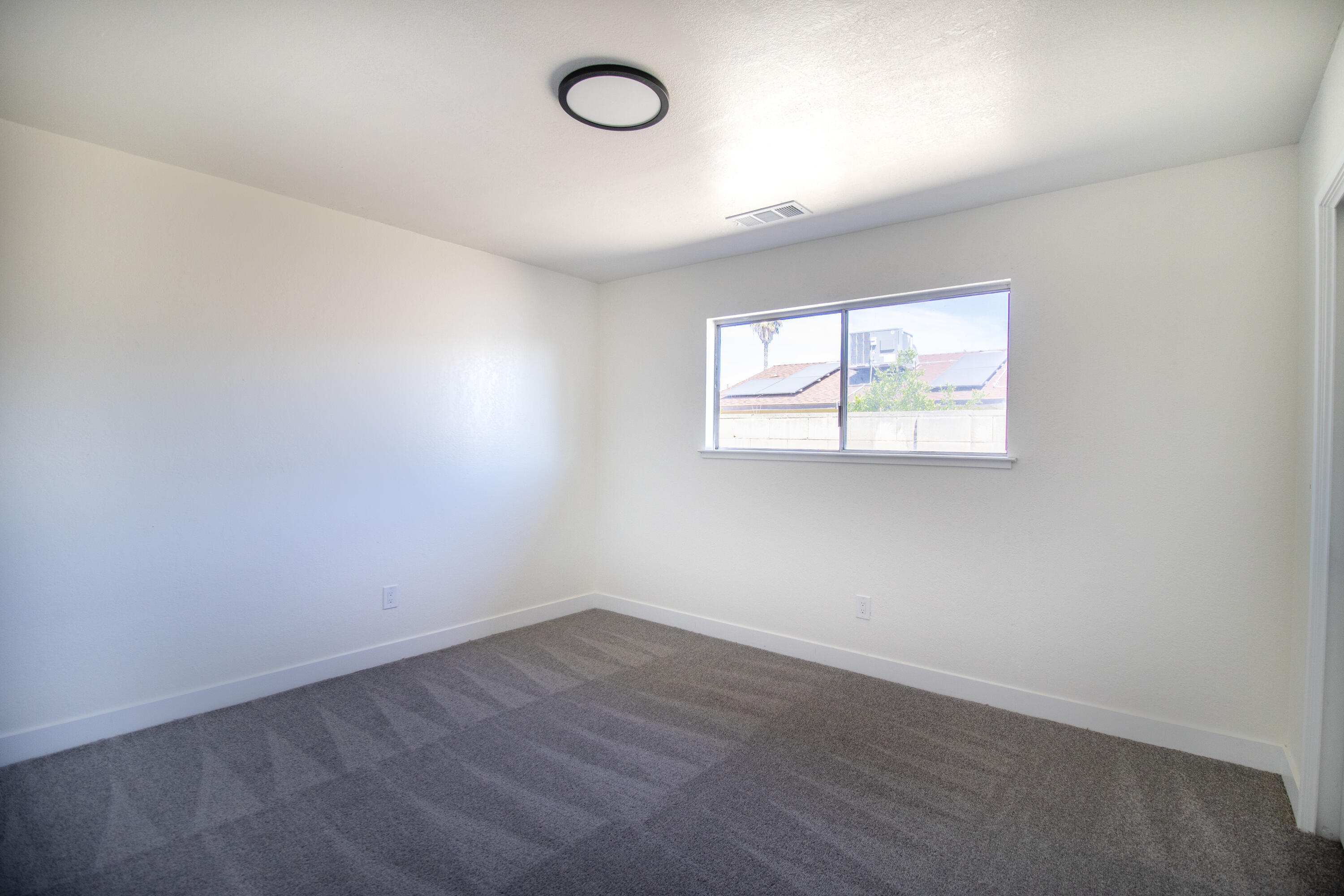 1435 S Salome St, Tulare, CA 93274