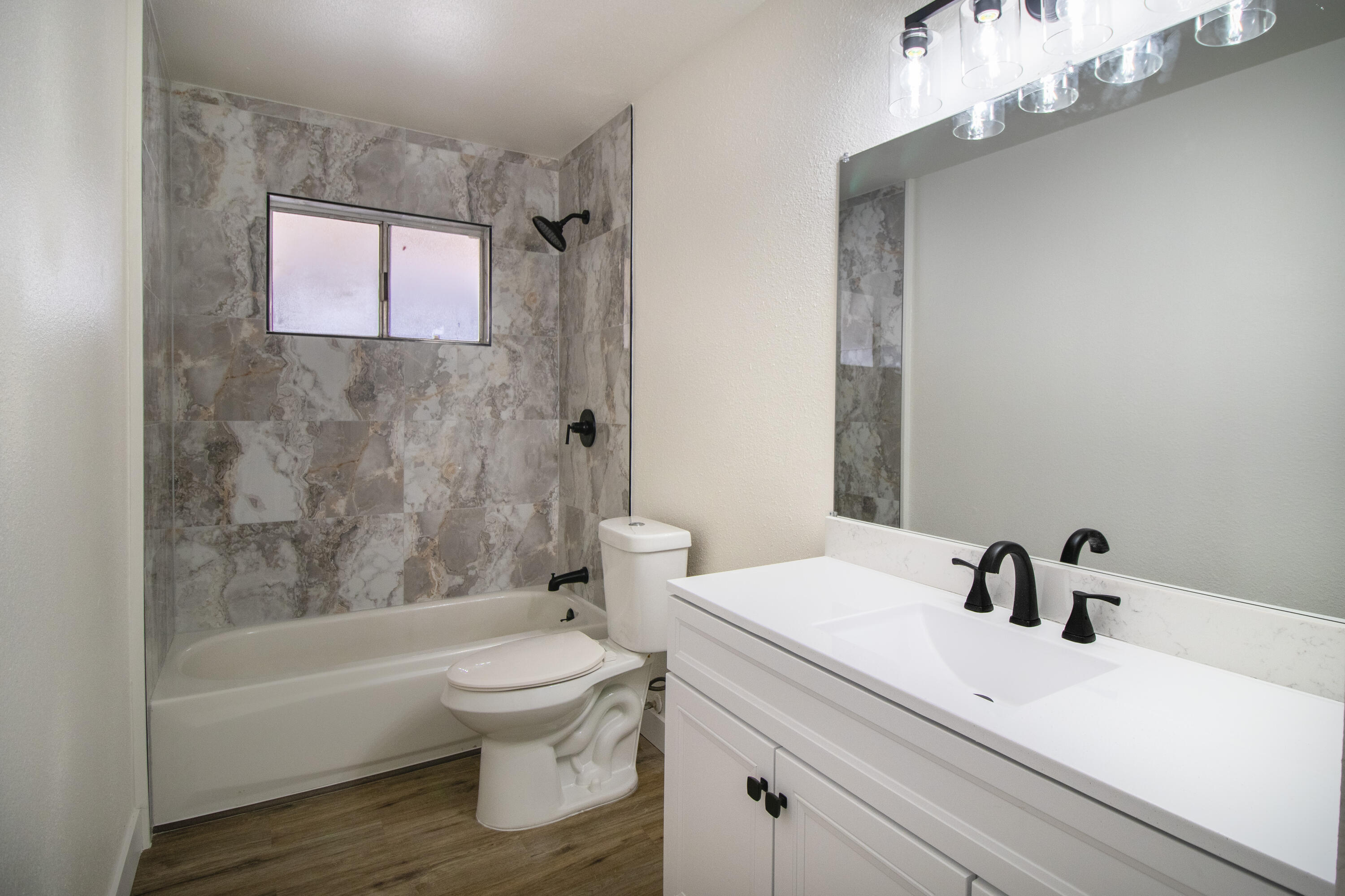 1435 S Salome St, Tulare, CA 93274