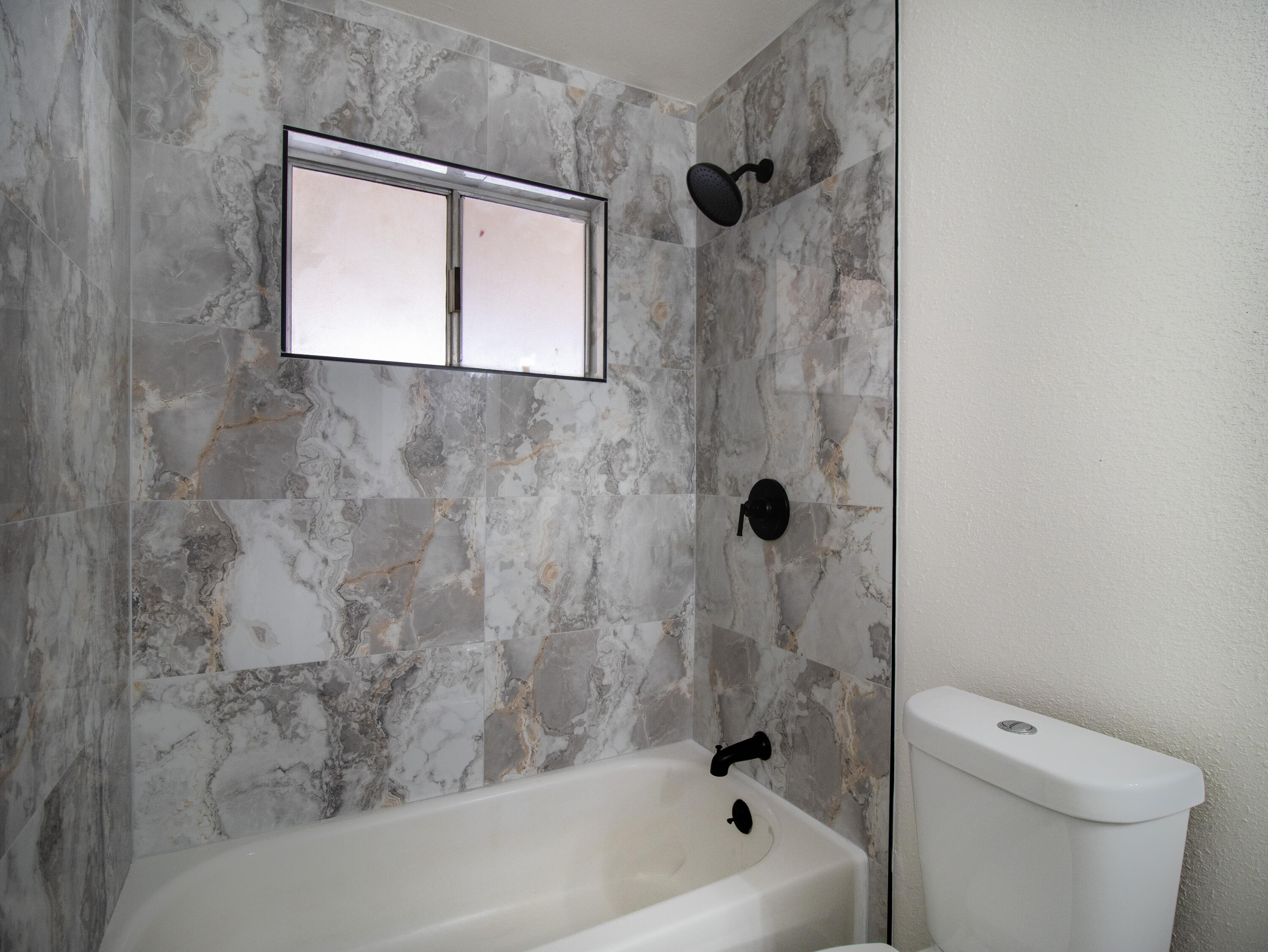 1435 S Salome St, Tulare, CA 93274