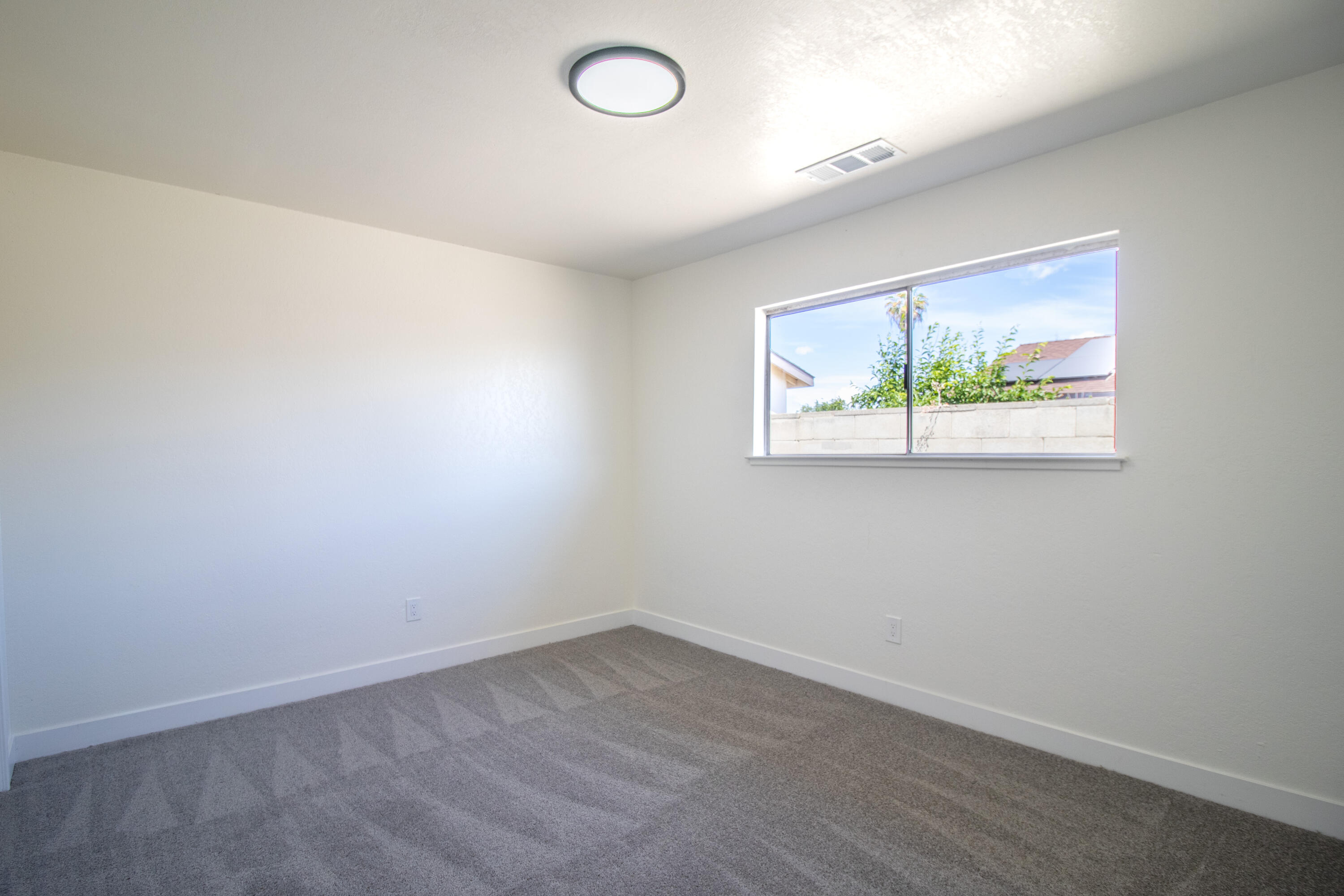 1435 S Salome St, Tulare, CA 93274