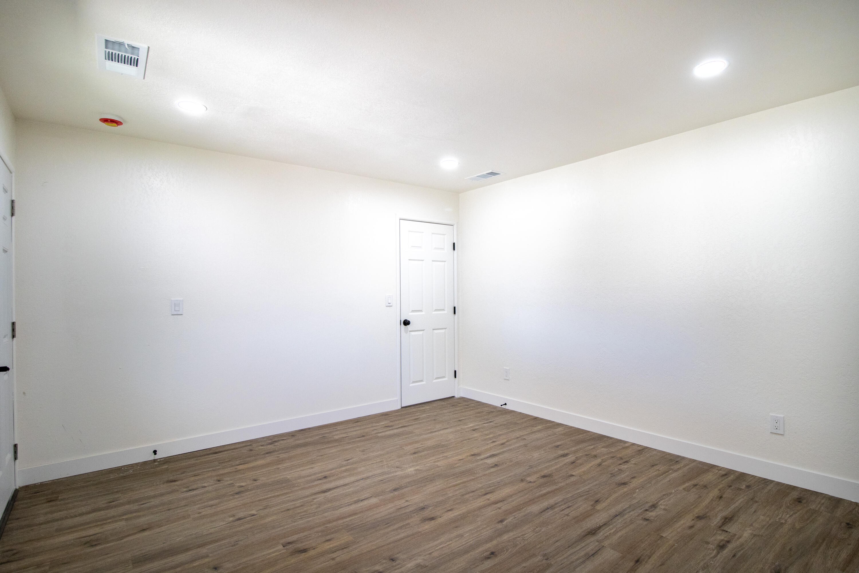 1435 S Salome St, Tulare, CA 93274