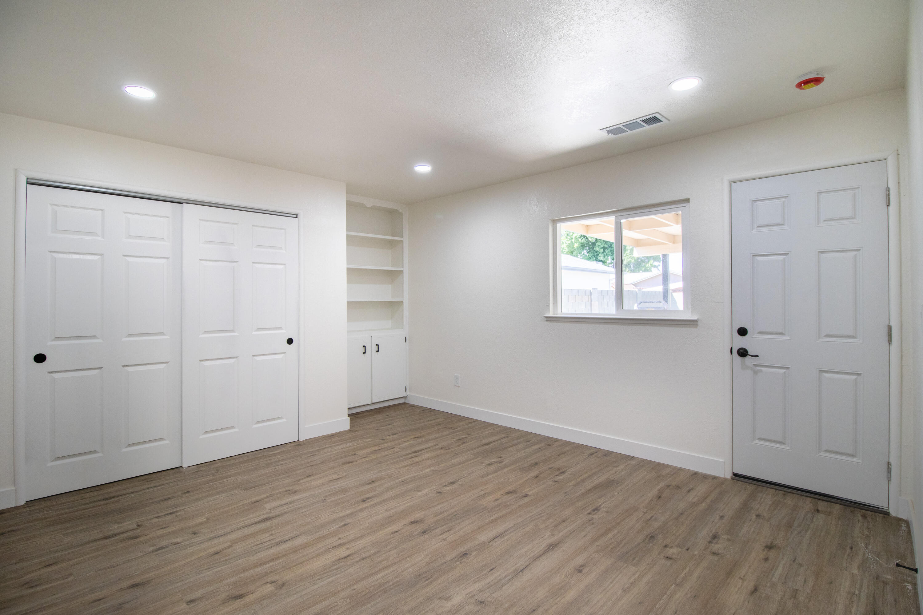 1435 S Salome St, Tulare, CA 93274