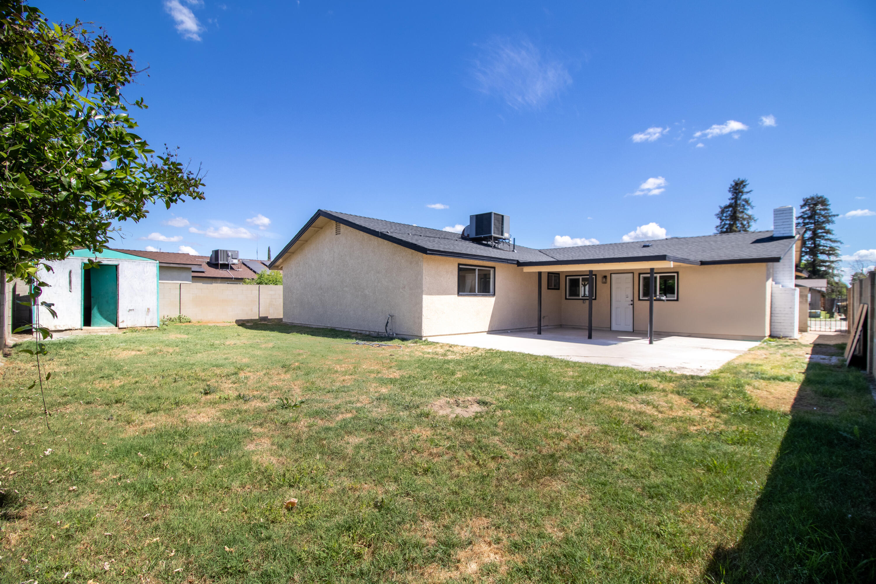 1435 S Salome St, Tulare, CA 93274