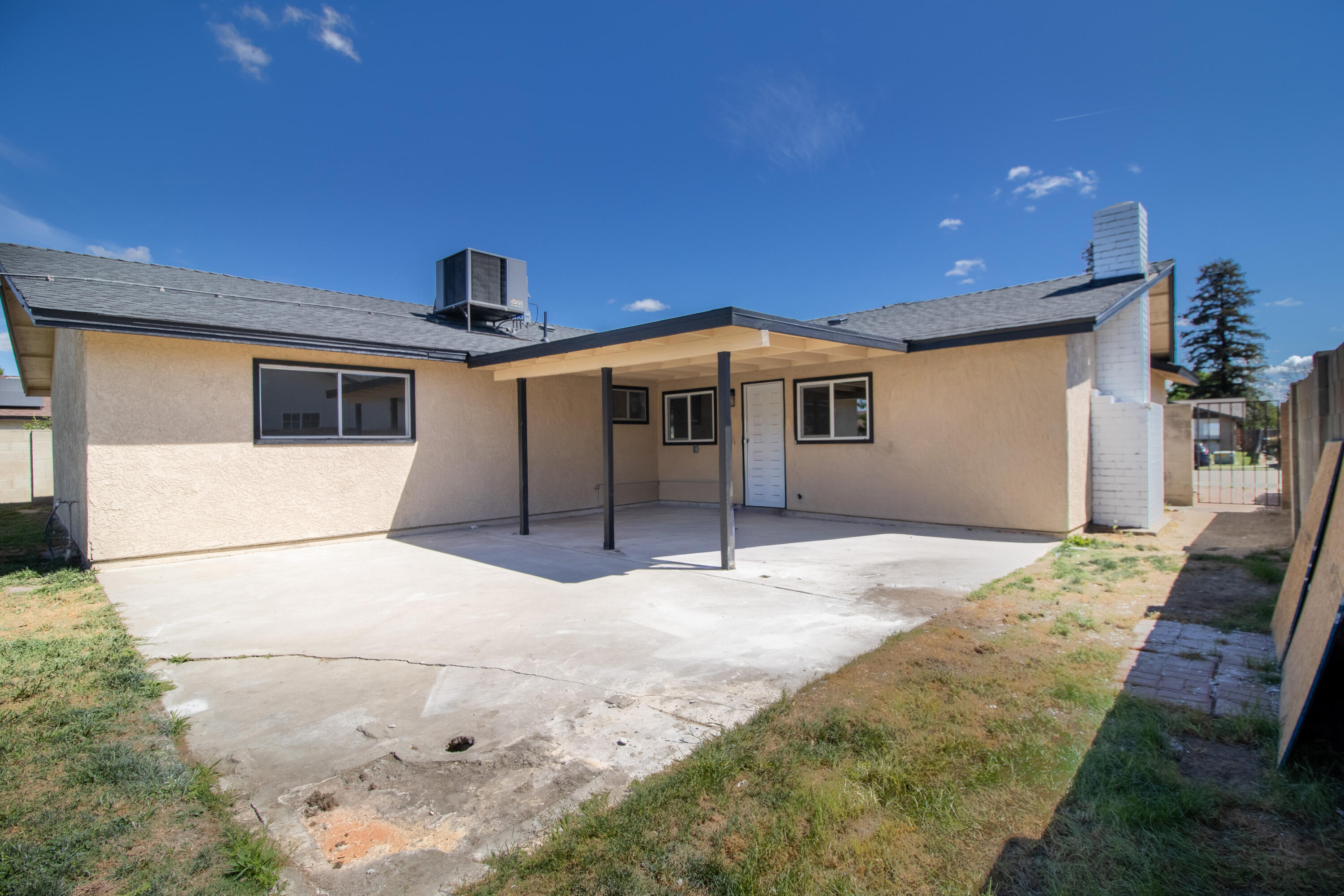 1435 S Salome St, Tulare, CA 93274