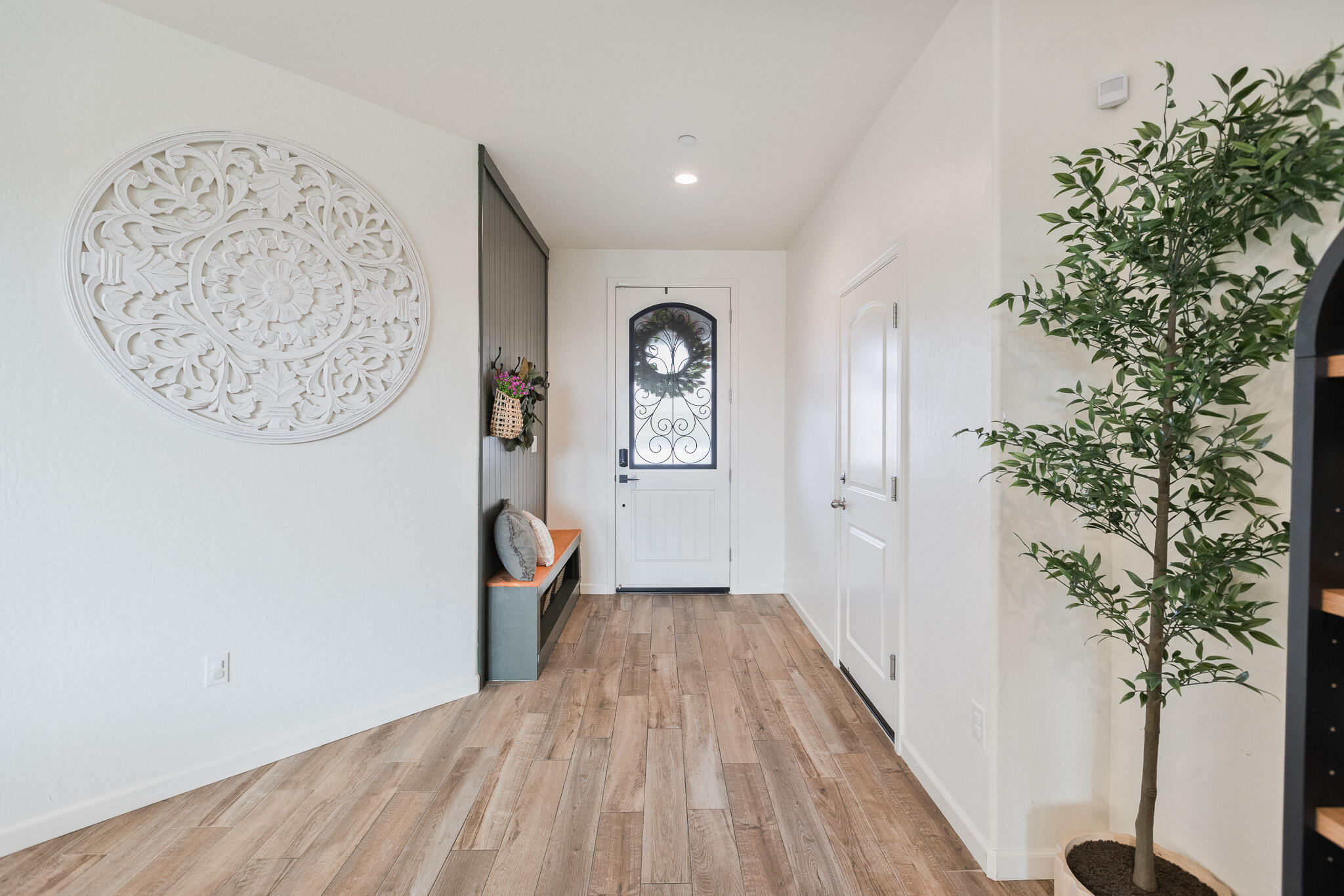 1371 W Sawtooth Pl, Hanford, CA 93230