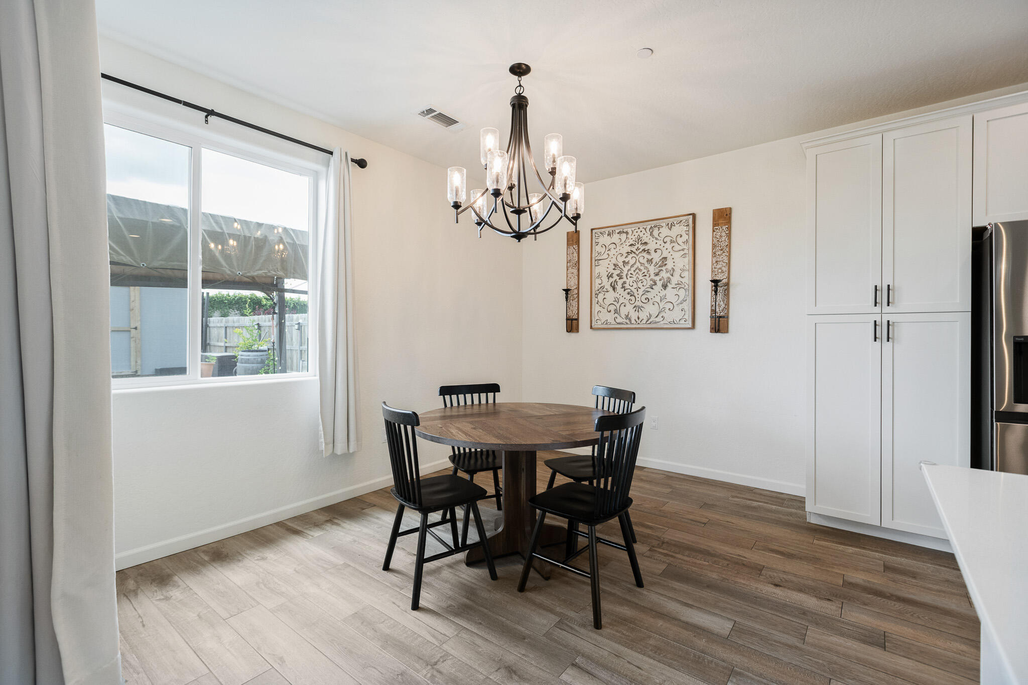 1371 W Sawtooth Pl, Hanford, CA 93230