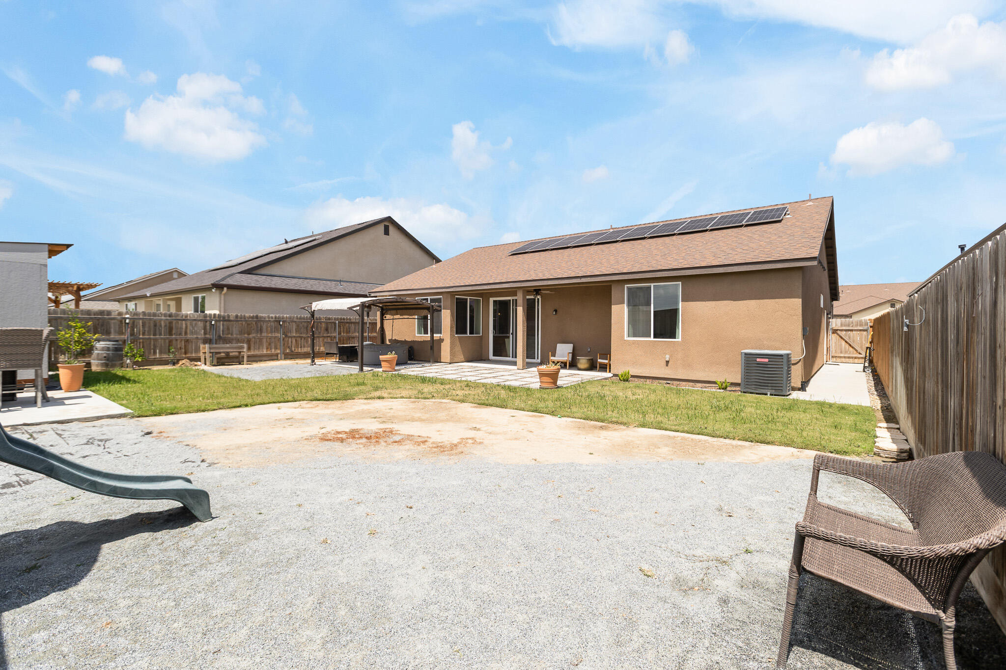 1371 W Sawtooth Pl, Hanford, CA 93230