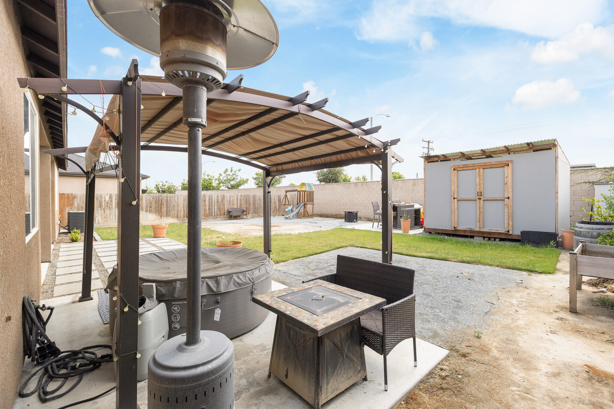 1371 W Sawtooth Pl, Hanford, CA 93230