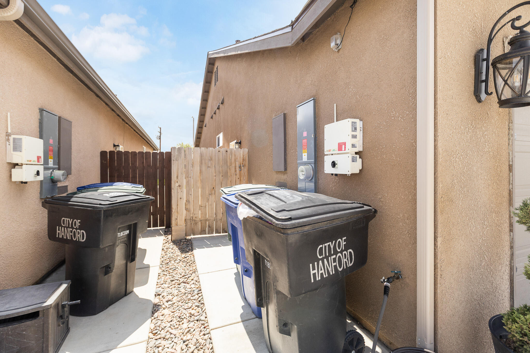 1371 W Sawtooth Pl, Hanford, CA 93230