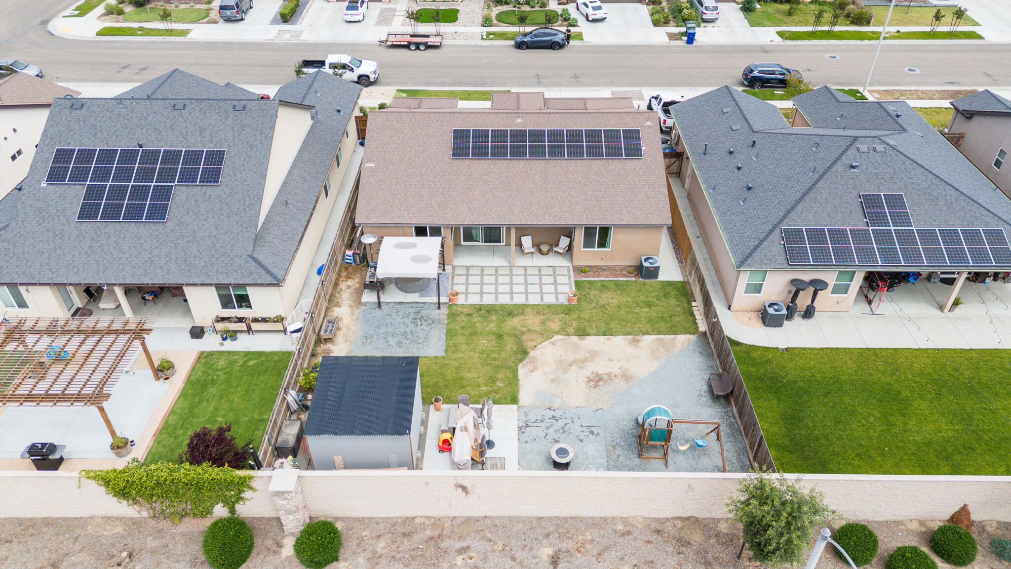 1371 W Sawtooth Pl, Hanford, CA 93230