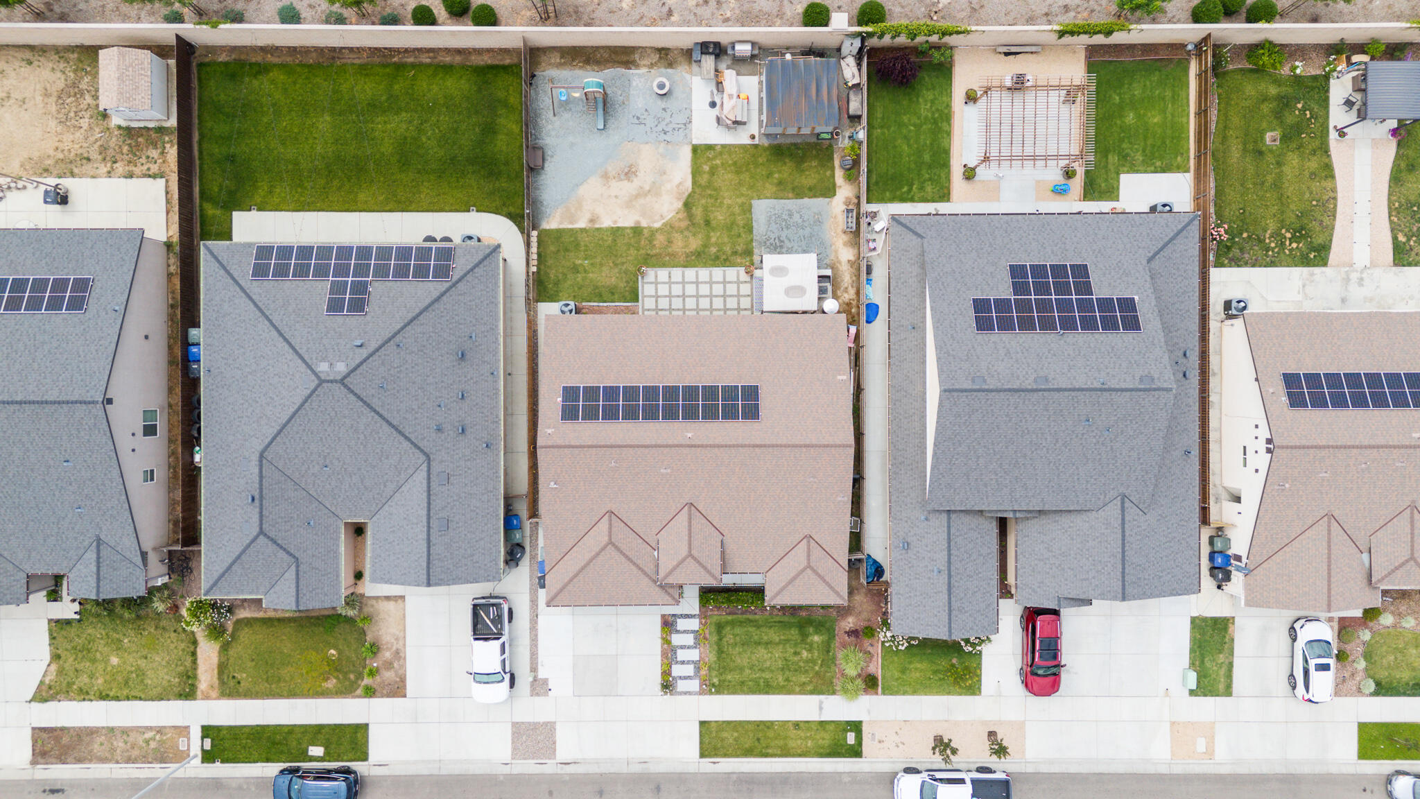 1371 W Sawtooth Pl, Hanford, CA 93230