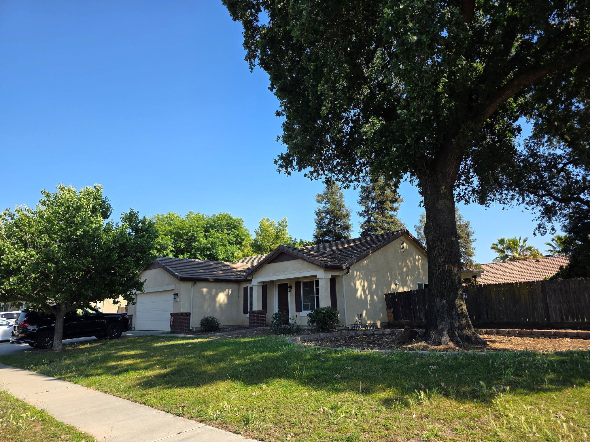 4011 E Oak Ave, Visalia, CA 93292
