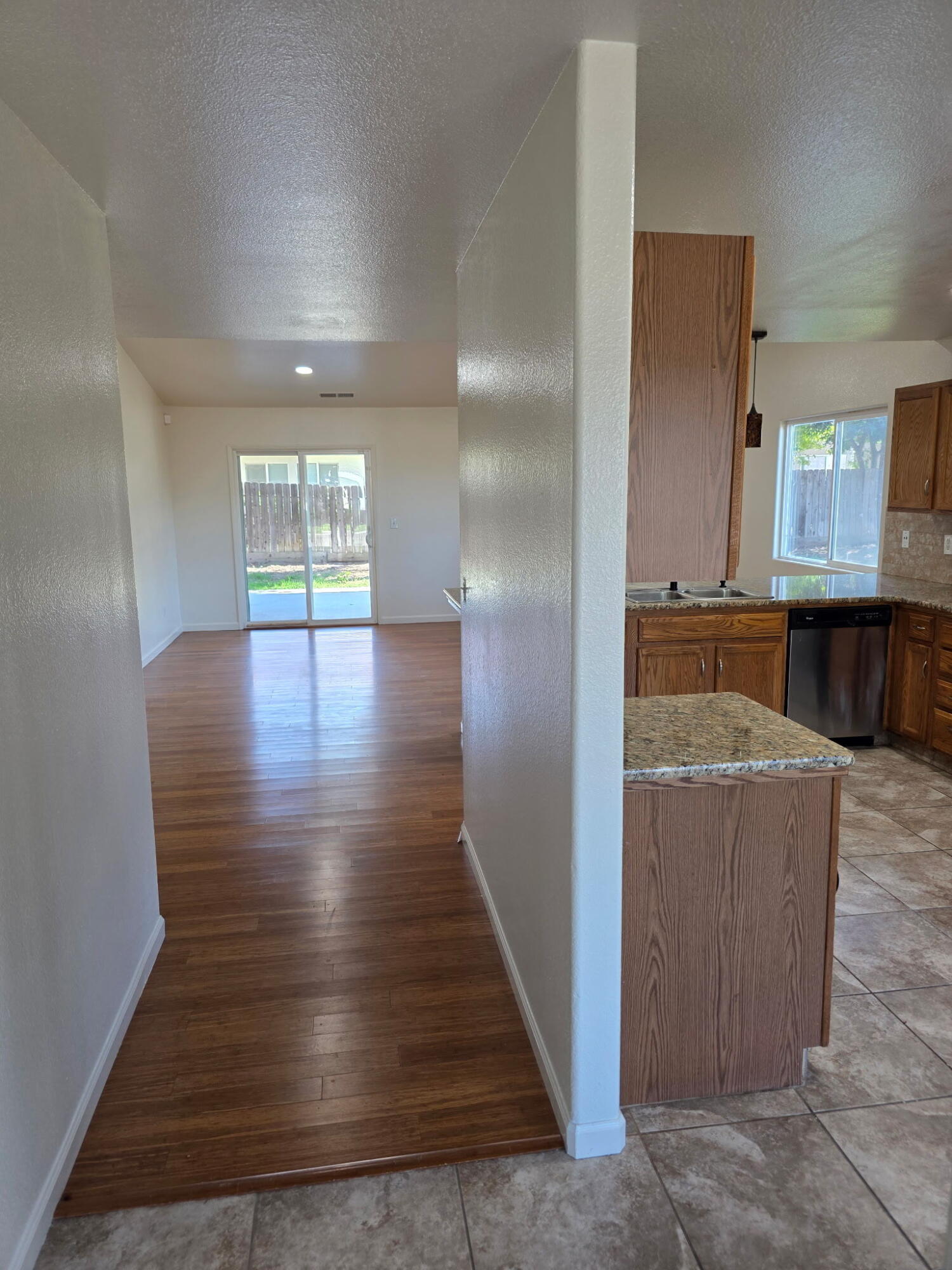 4011 E Oak Ave, Visalia, CA 93292