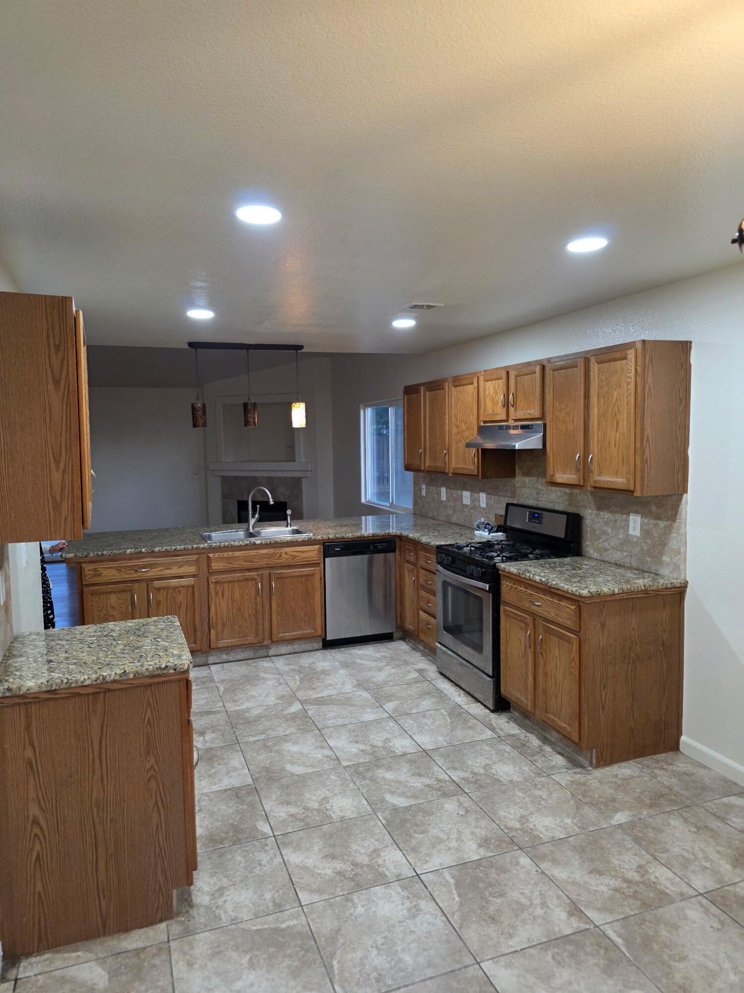4011 E Oak Ave, Visalia, CA 93292