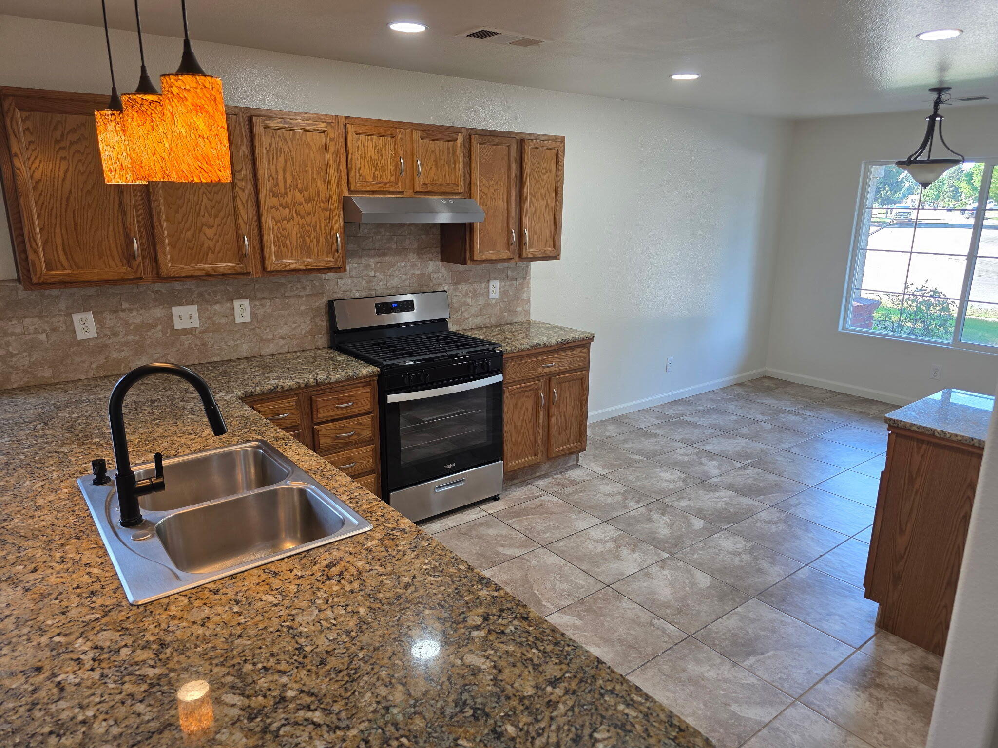 4011 E Oak Ave, Visalia, CA 93292