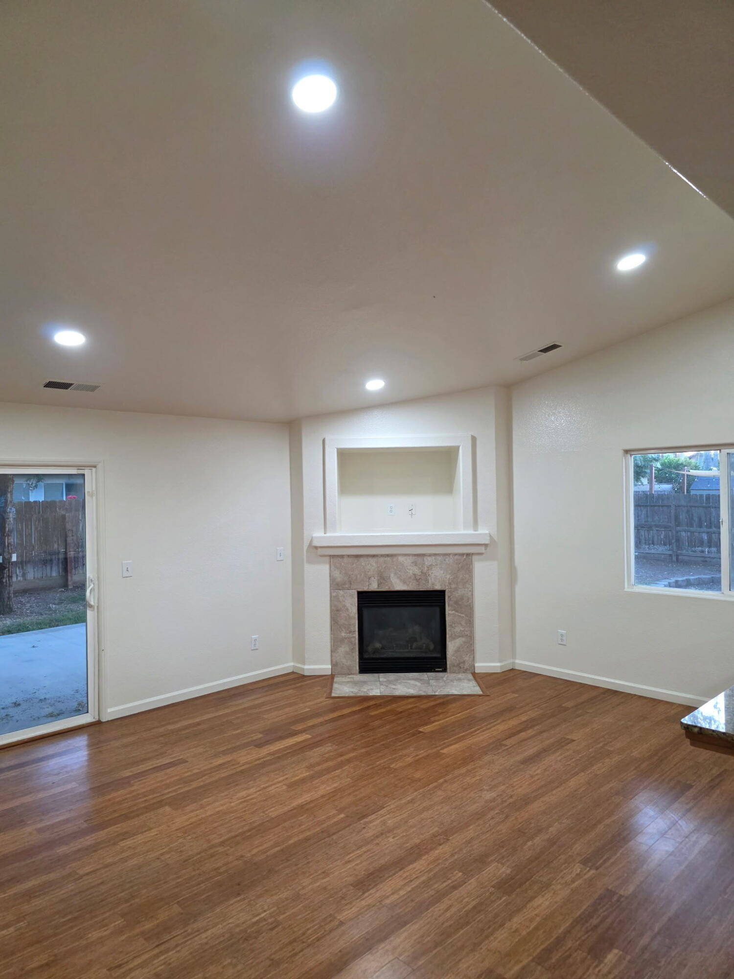 4011 E Oak Ave, Visalia, CA 93292