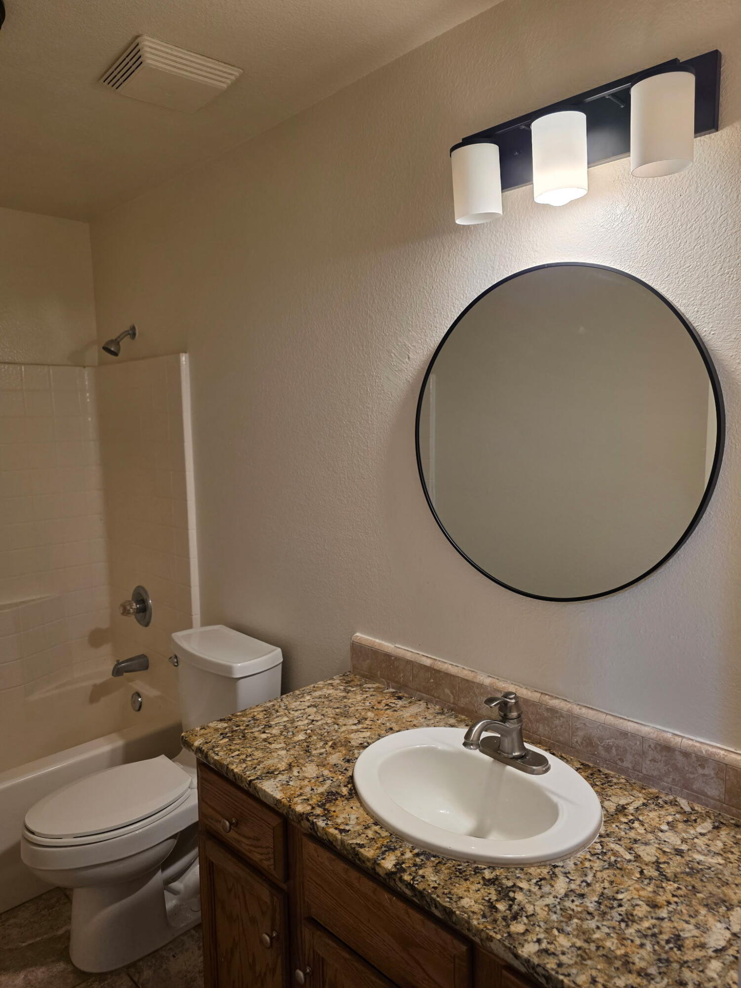 4011 E Oak Ave, Visalia, CA 93292
