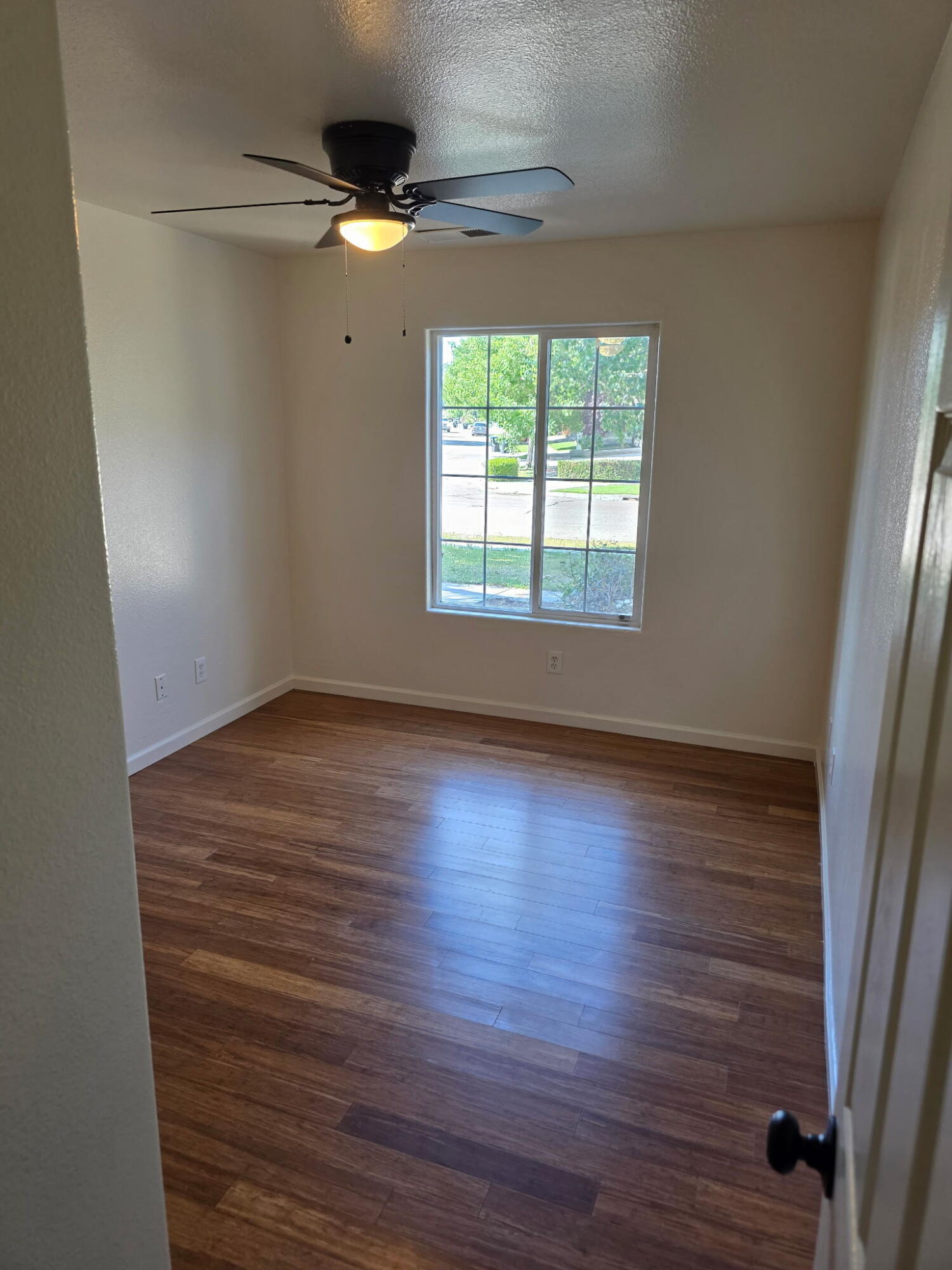4011 E Oak Ave, Visalia, CA 93292